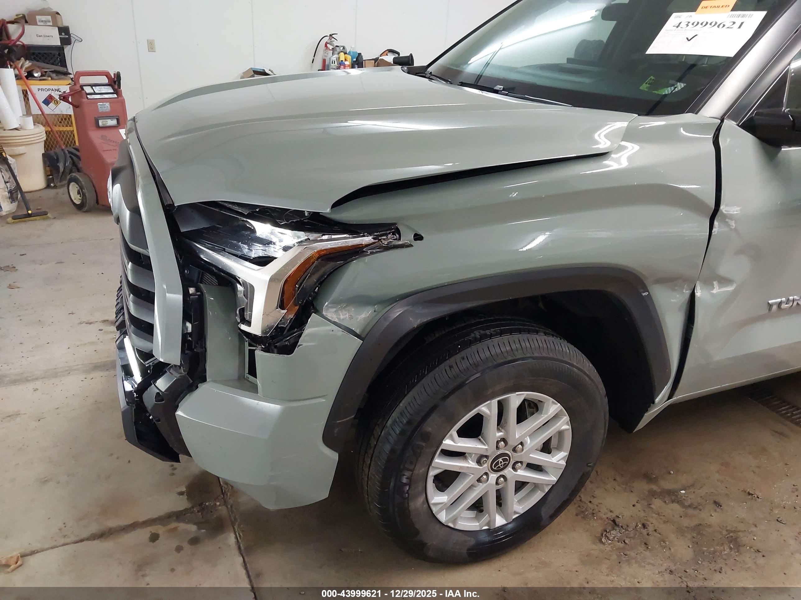 TOYOTA TUNDRA image 6