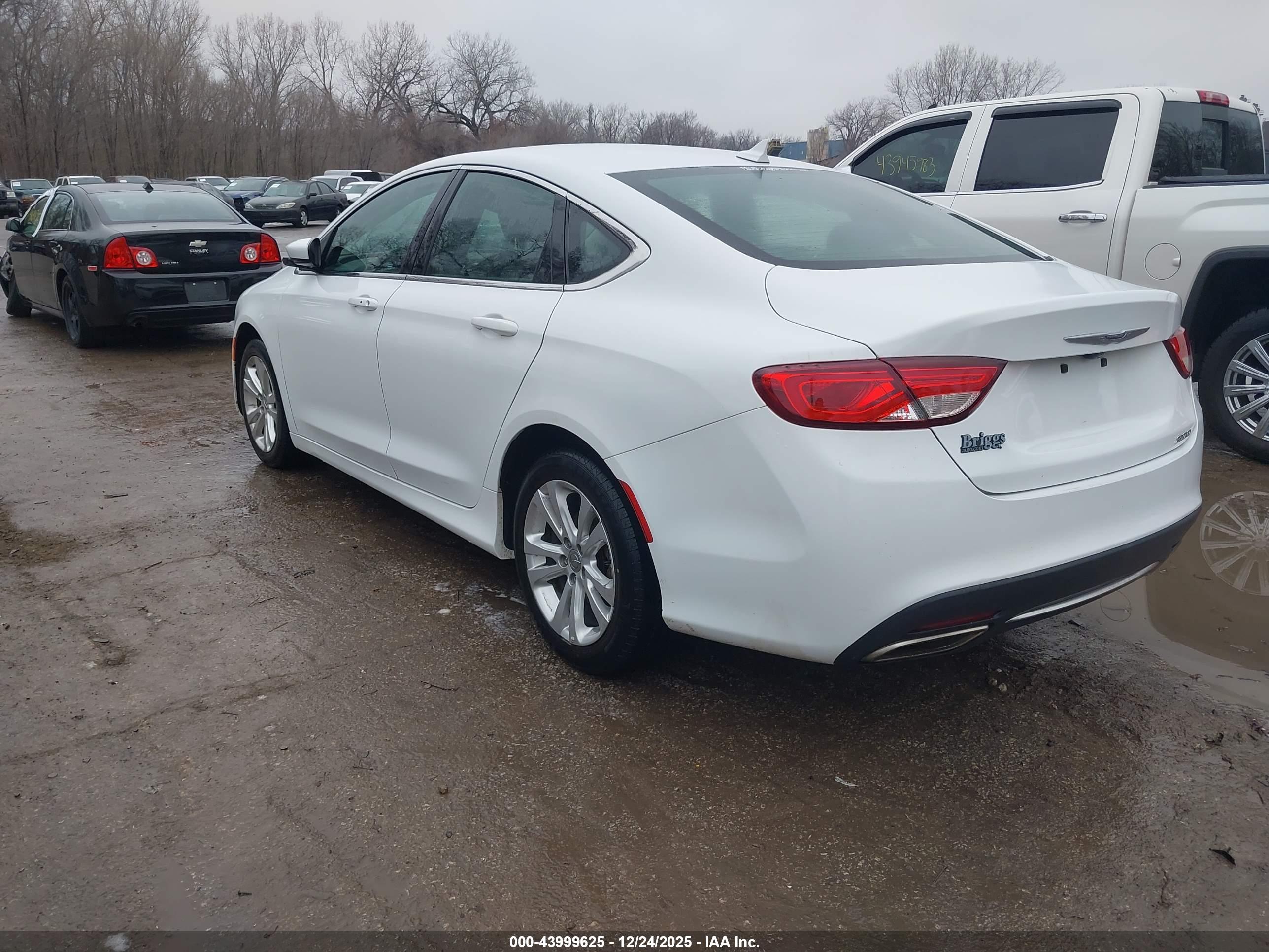CHRYSLER 200 image 3
