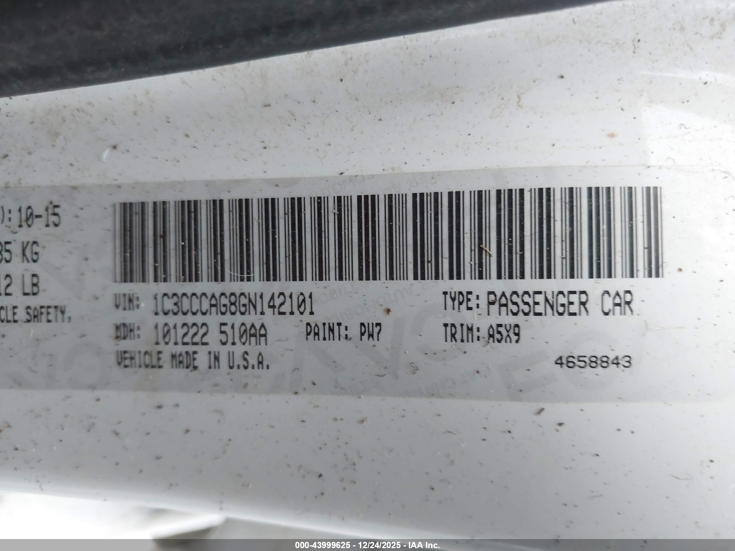 CHRYSLER 200 image 9
