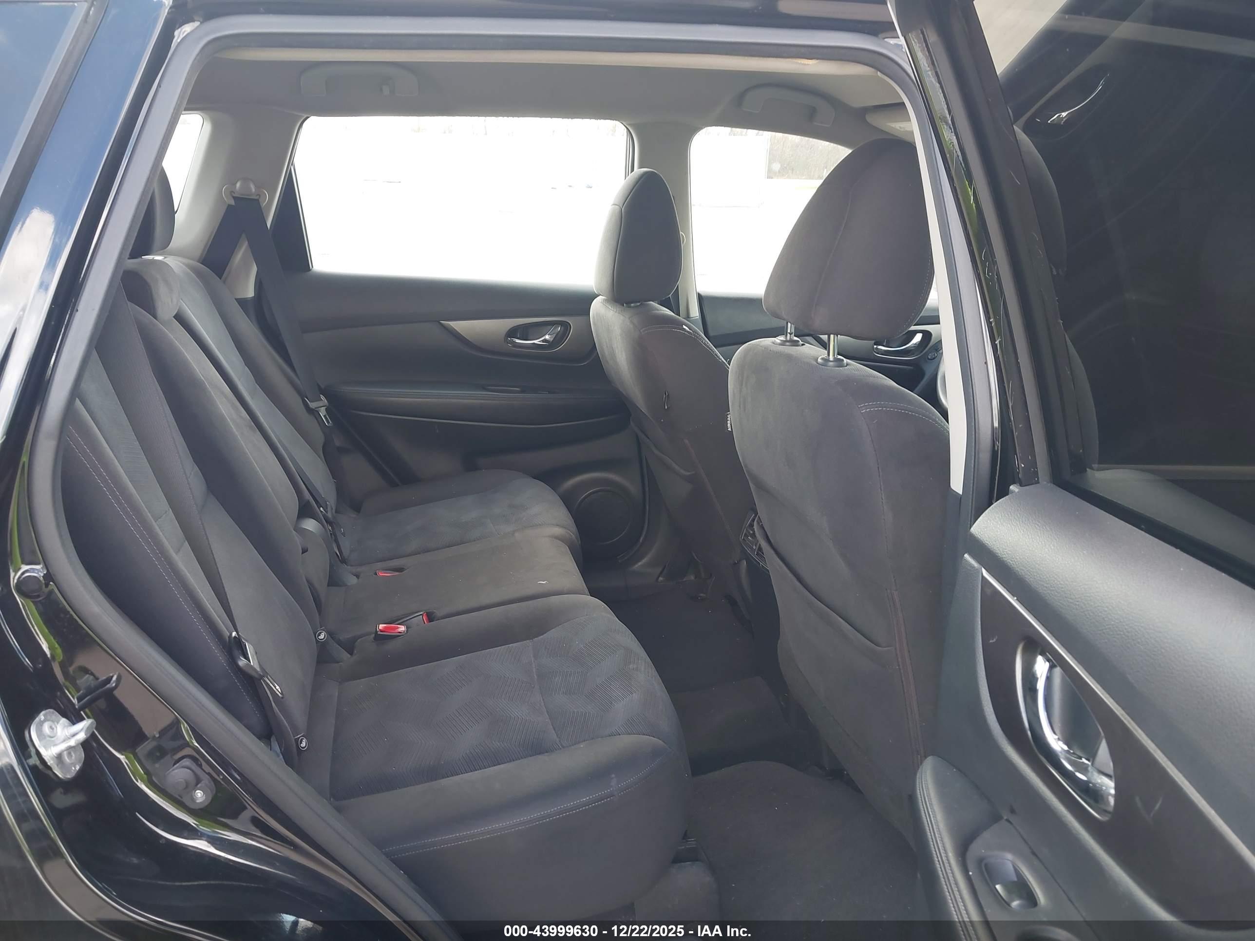 NISSAN ROGUE image 8