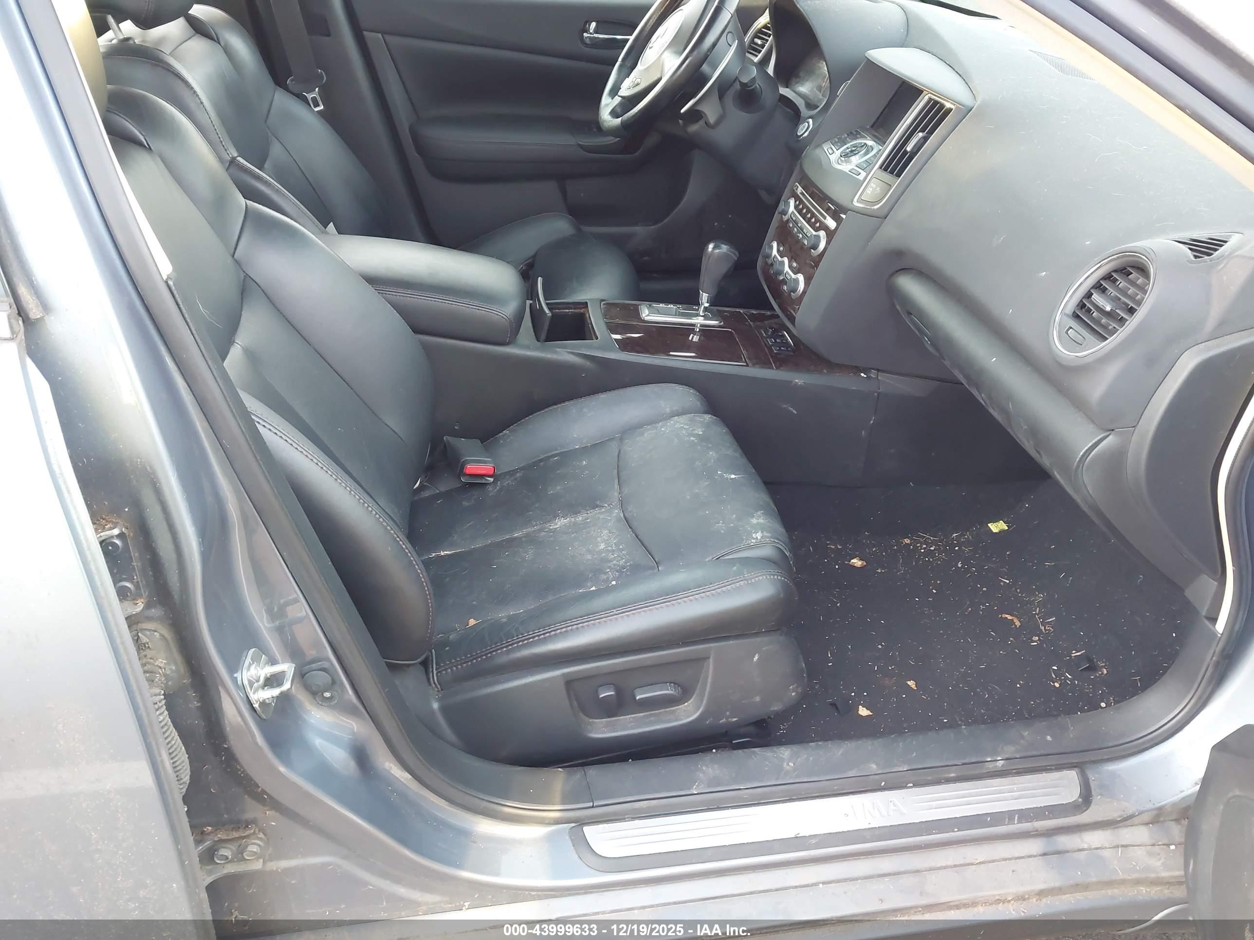 NISSAN MAXIMA image 5