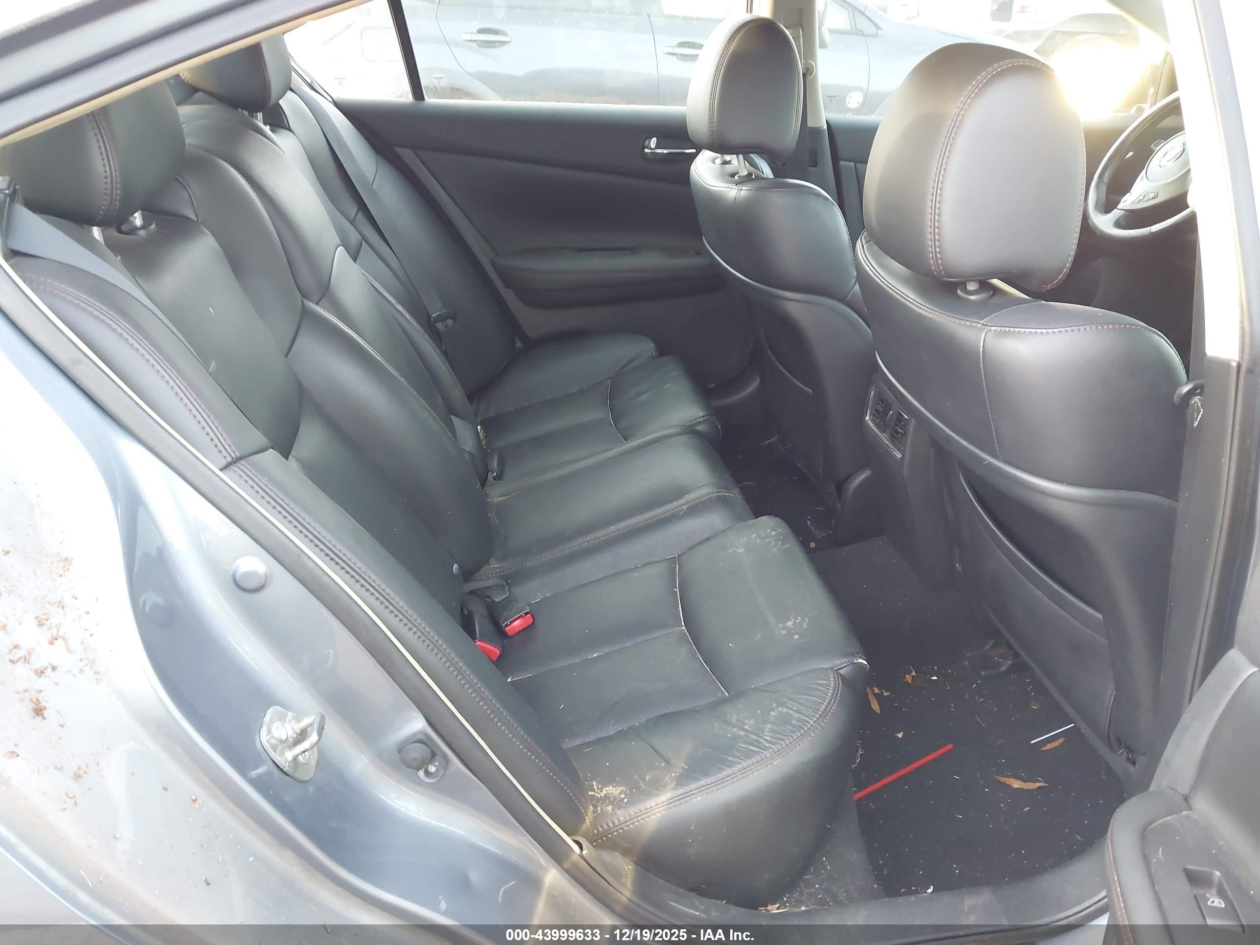 NISSAN MAXIMA image 8
