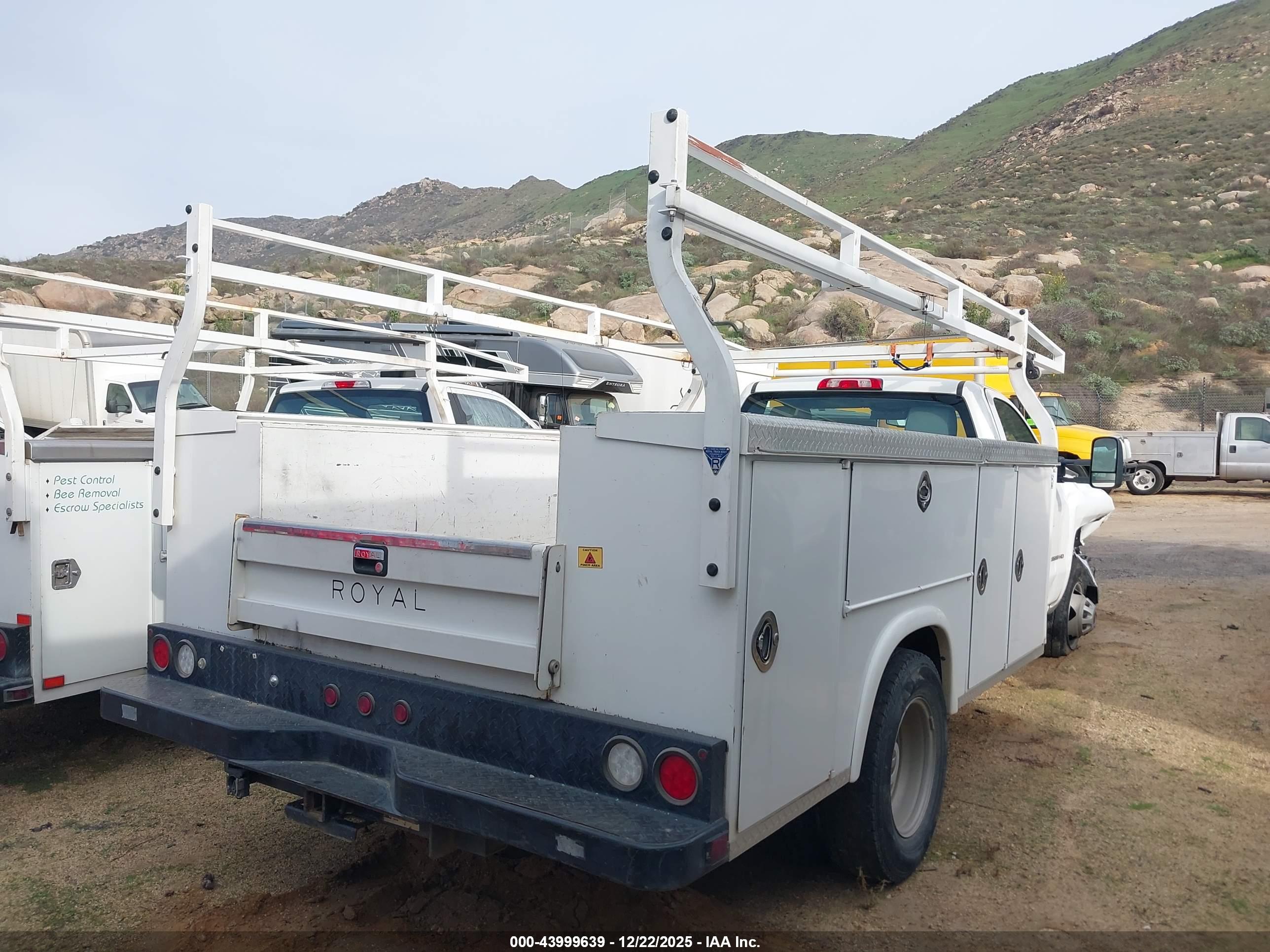 CHEVROLET SILVERADO image 4