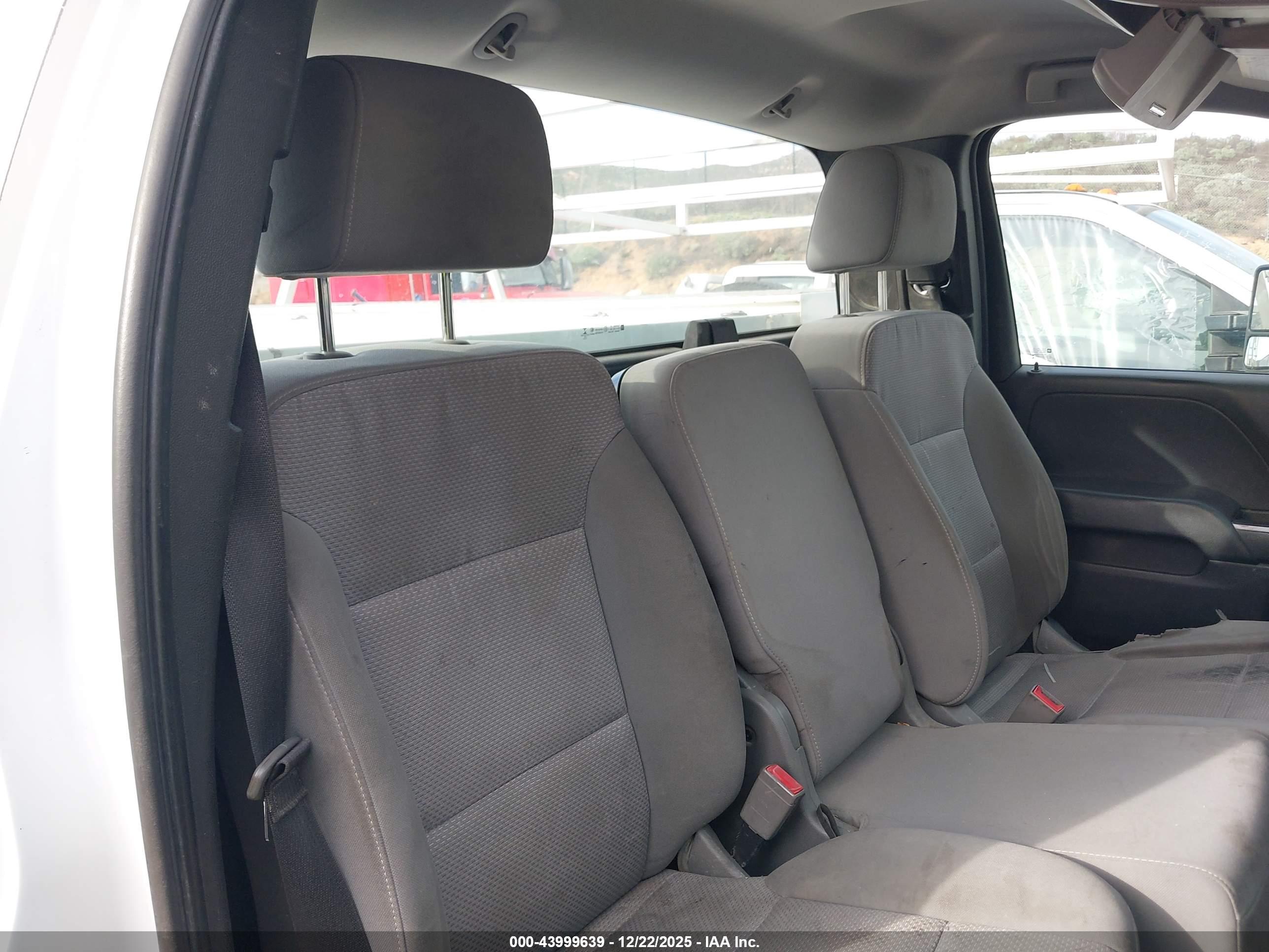 CHEVROLET SILVERADO image 7