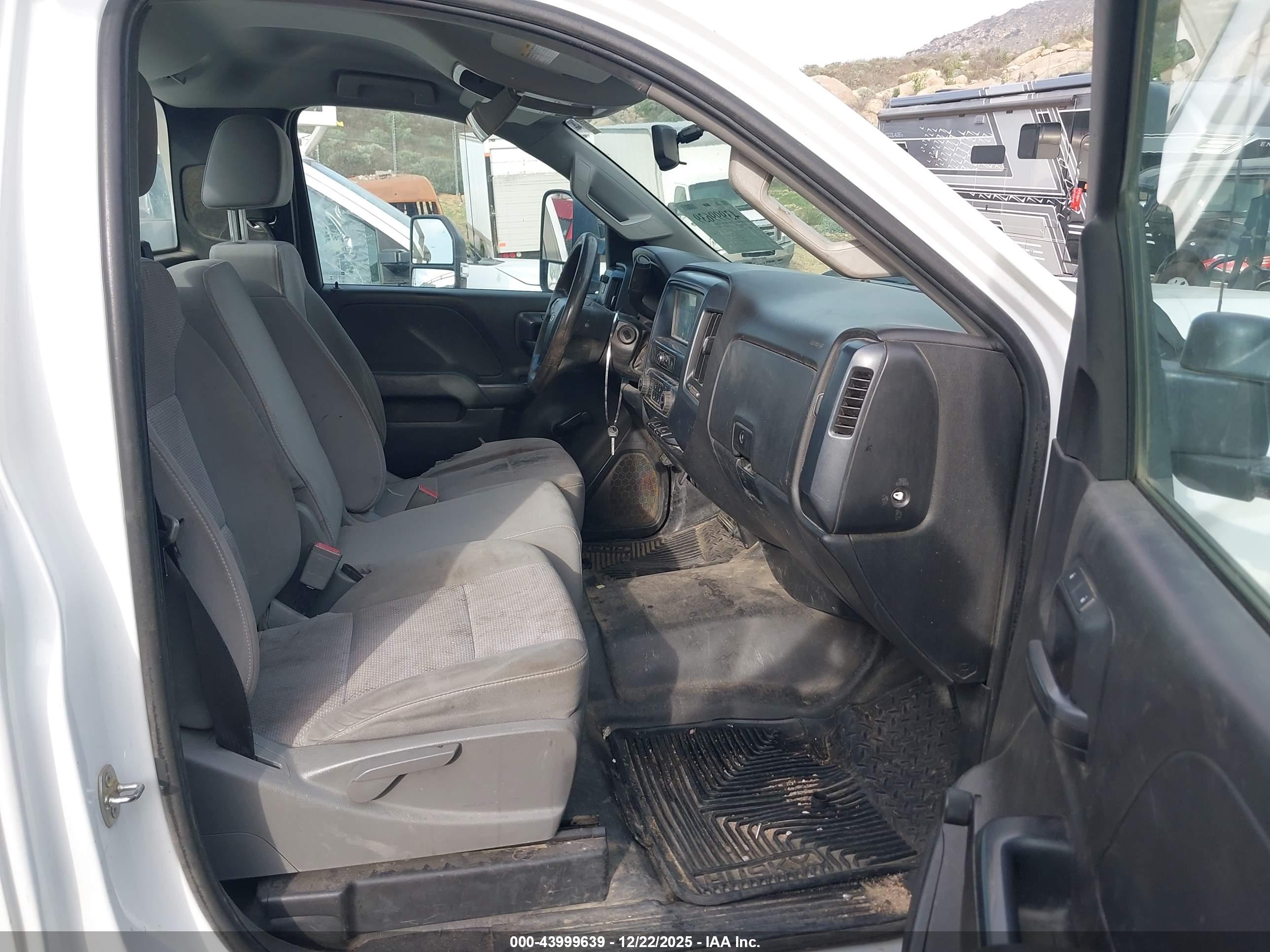 CHEVROLET SILVERADO image 8