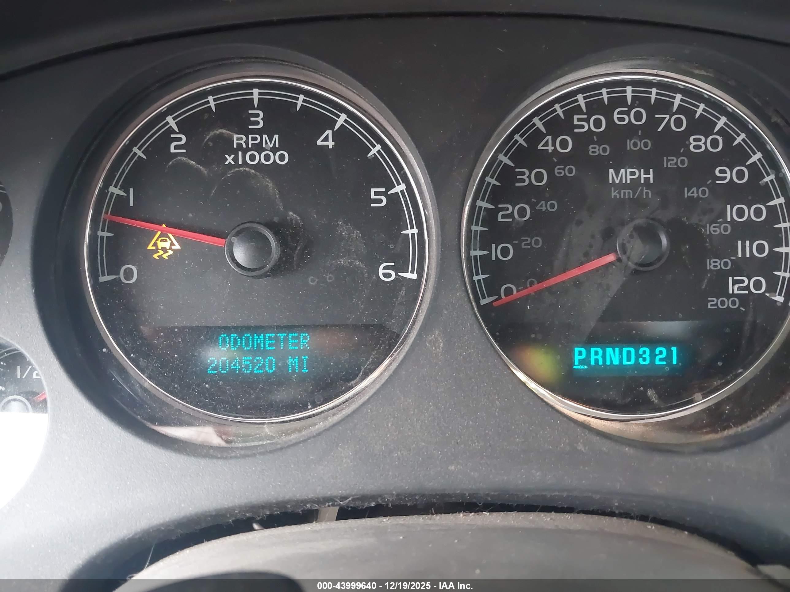 CHEVROLET SUBURBAN image 7