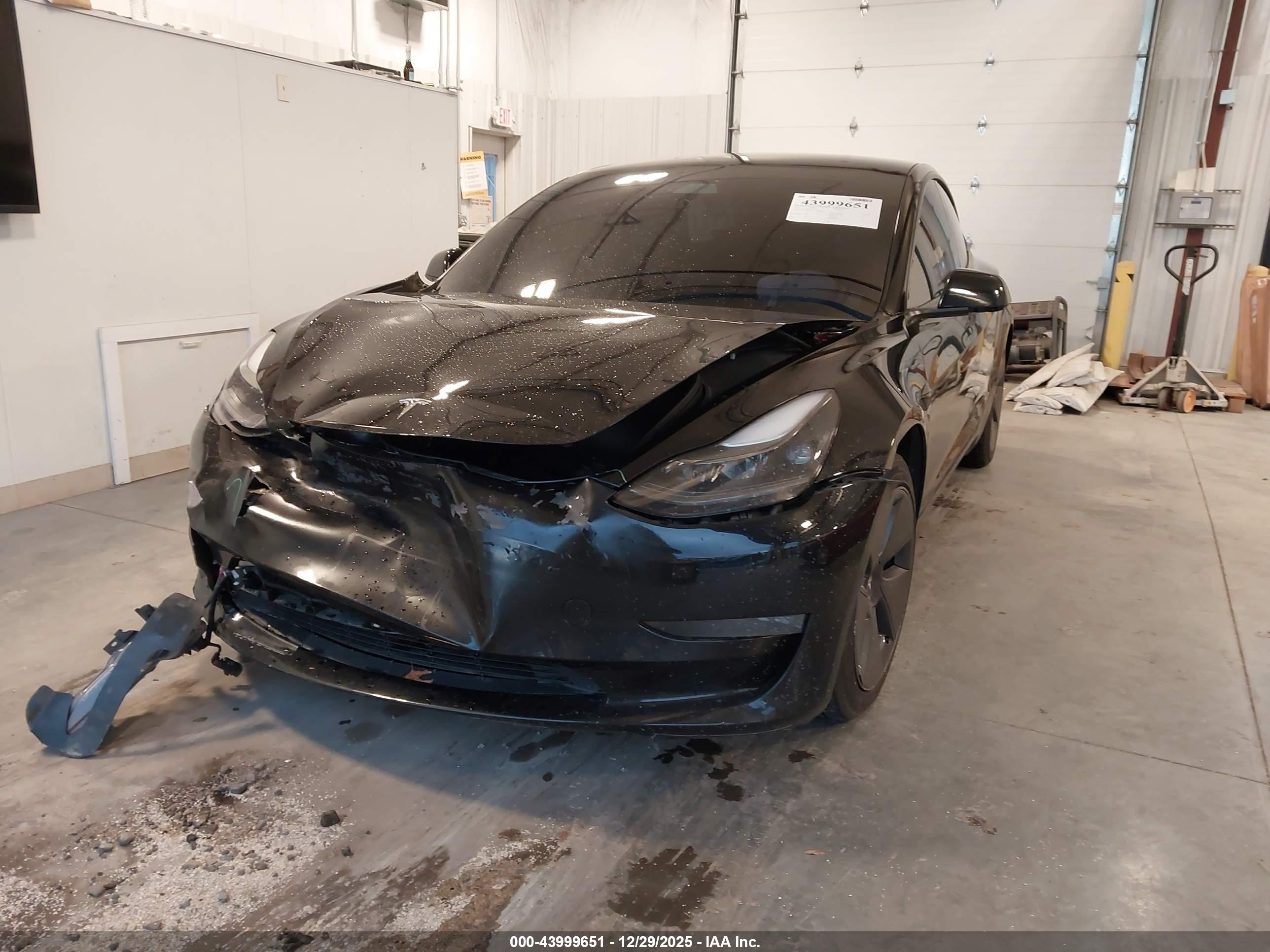 TESLA MODEL image 2