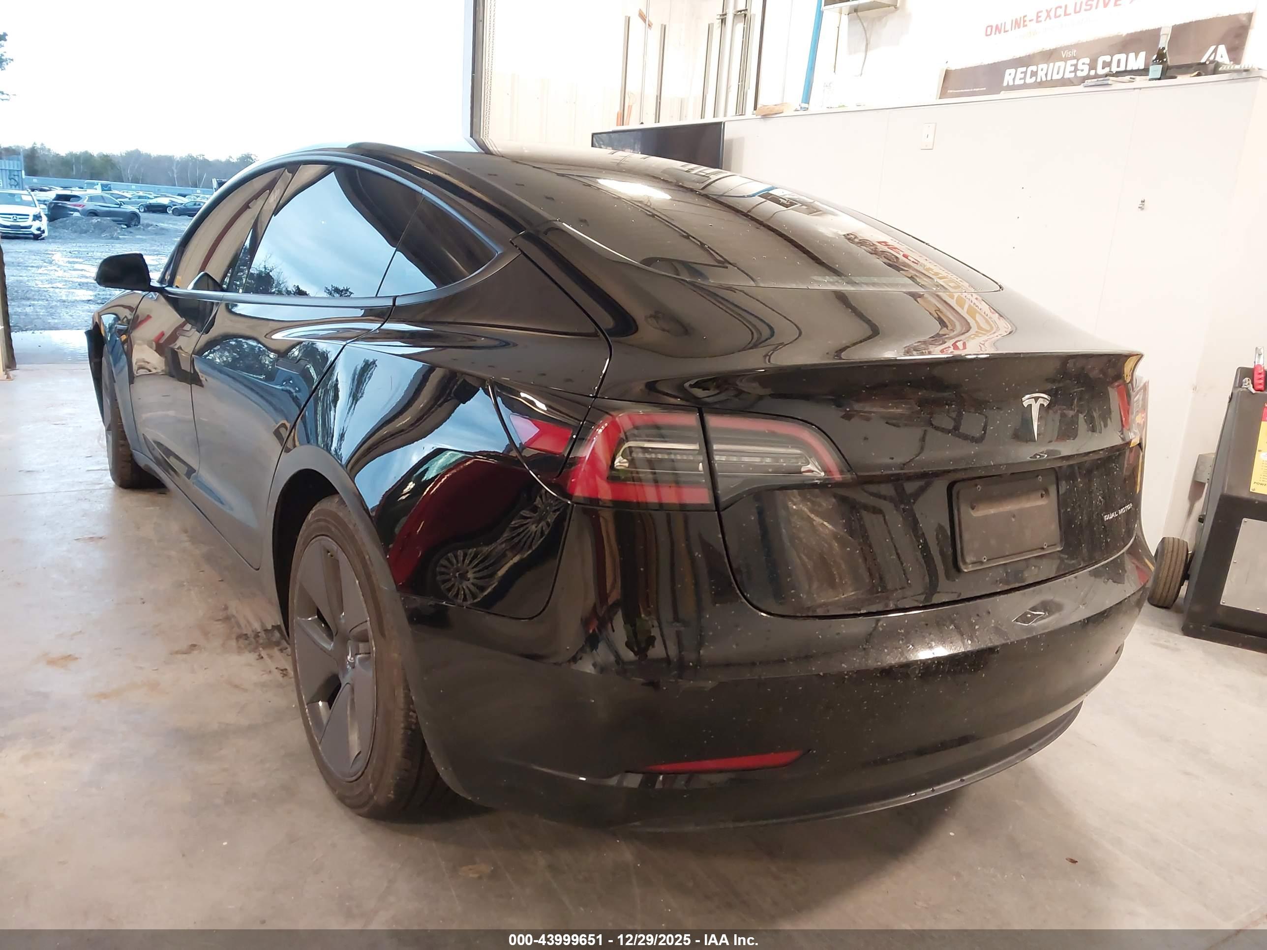 TESLA MODEL image 3