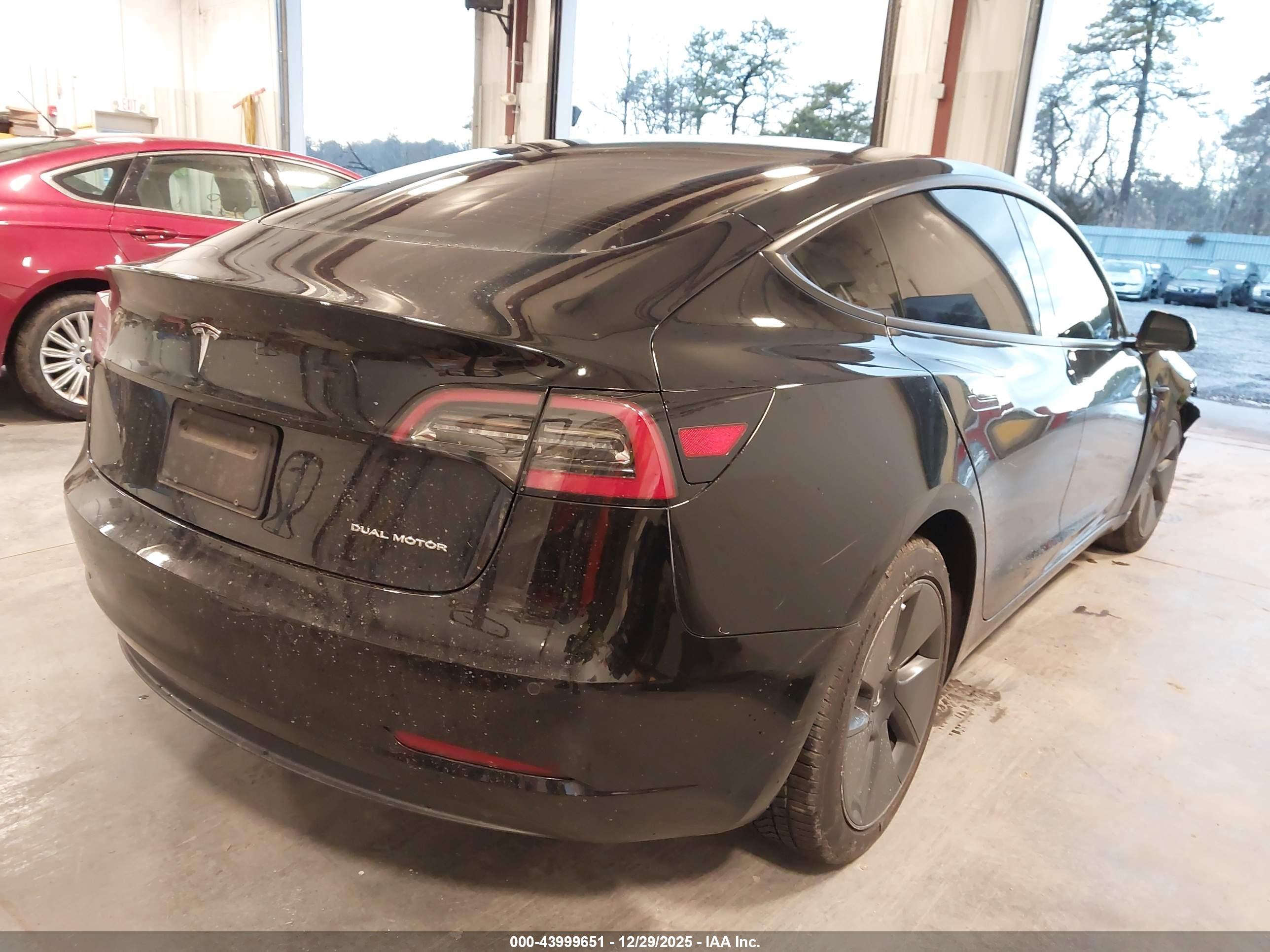 TESLA MODEL image 4