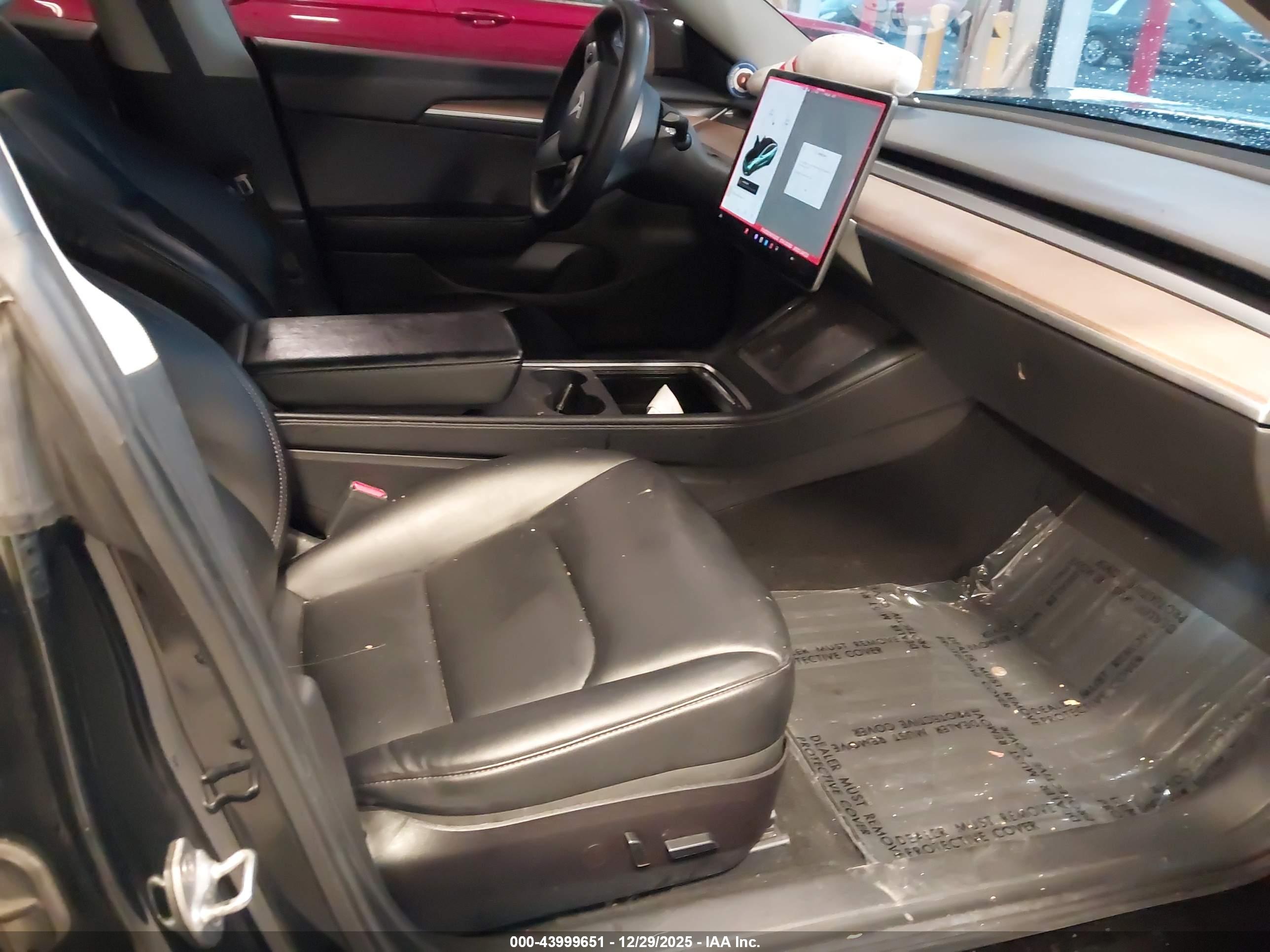 TESLA MODEL image 5