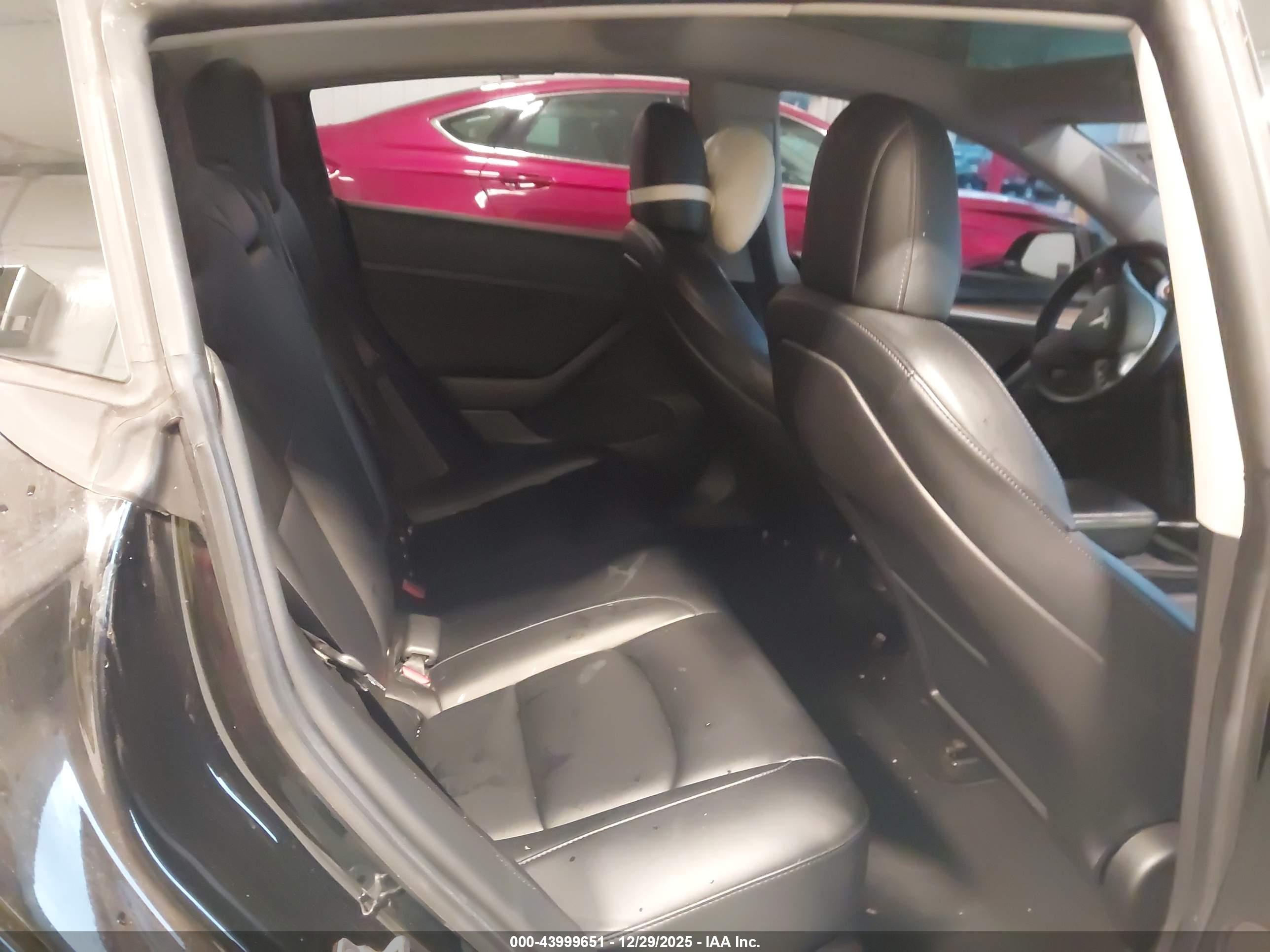 TESLA MODEL image 8