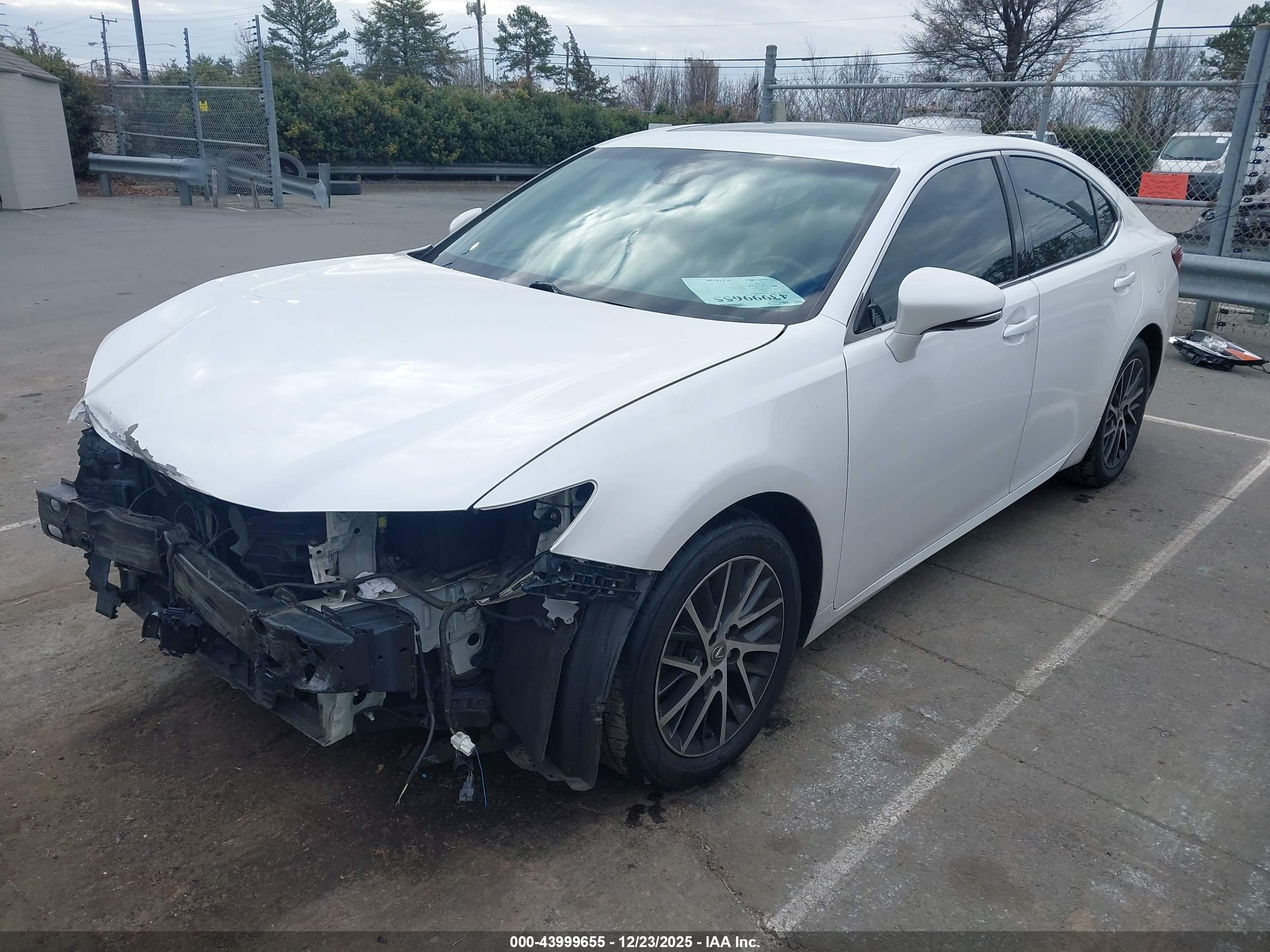 LEXUS ES image 2