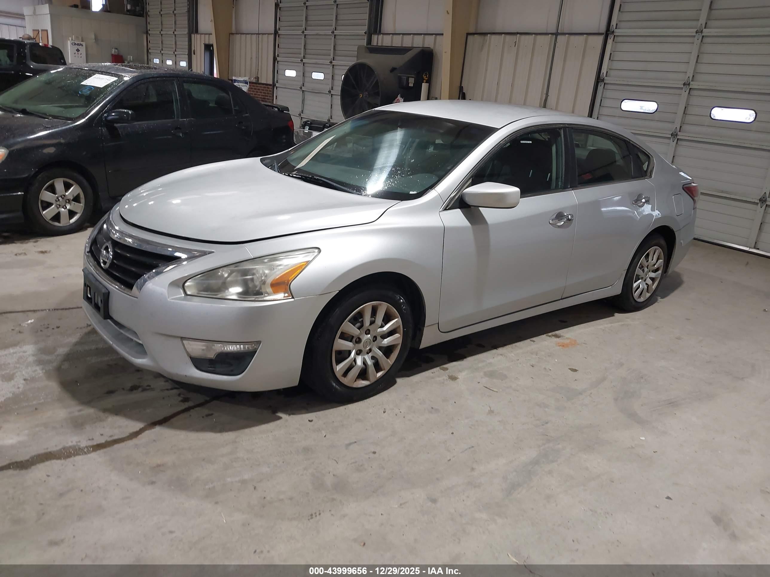 NISSAN ALTIMA image 2
