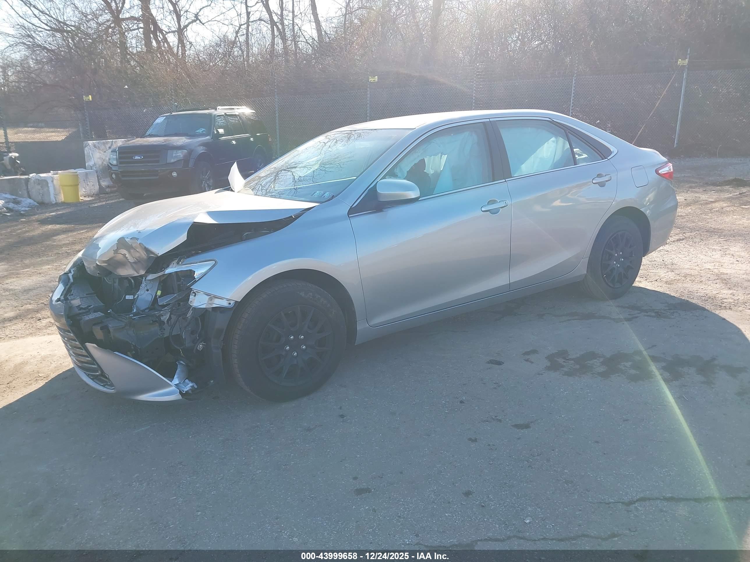 TOYOTA CAMRY image 2