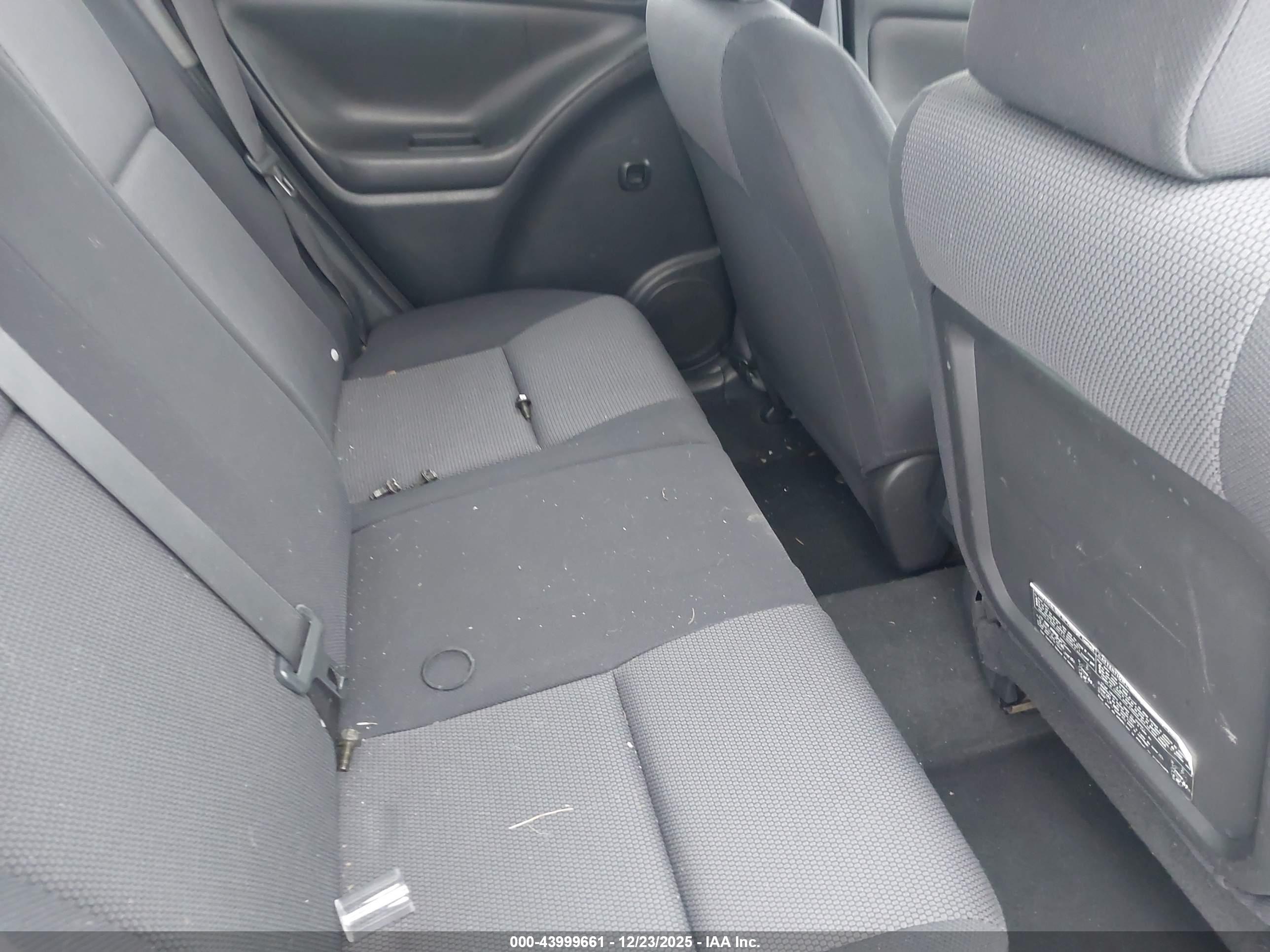 PONTIAC VIBE image 8