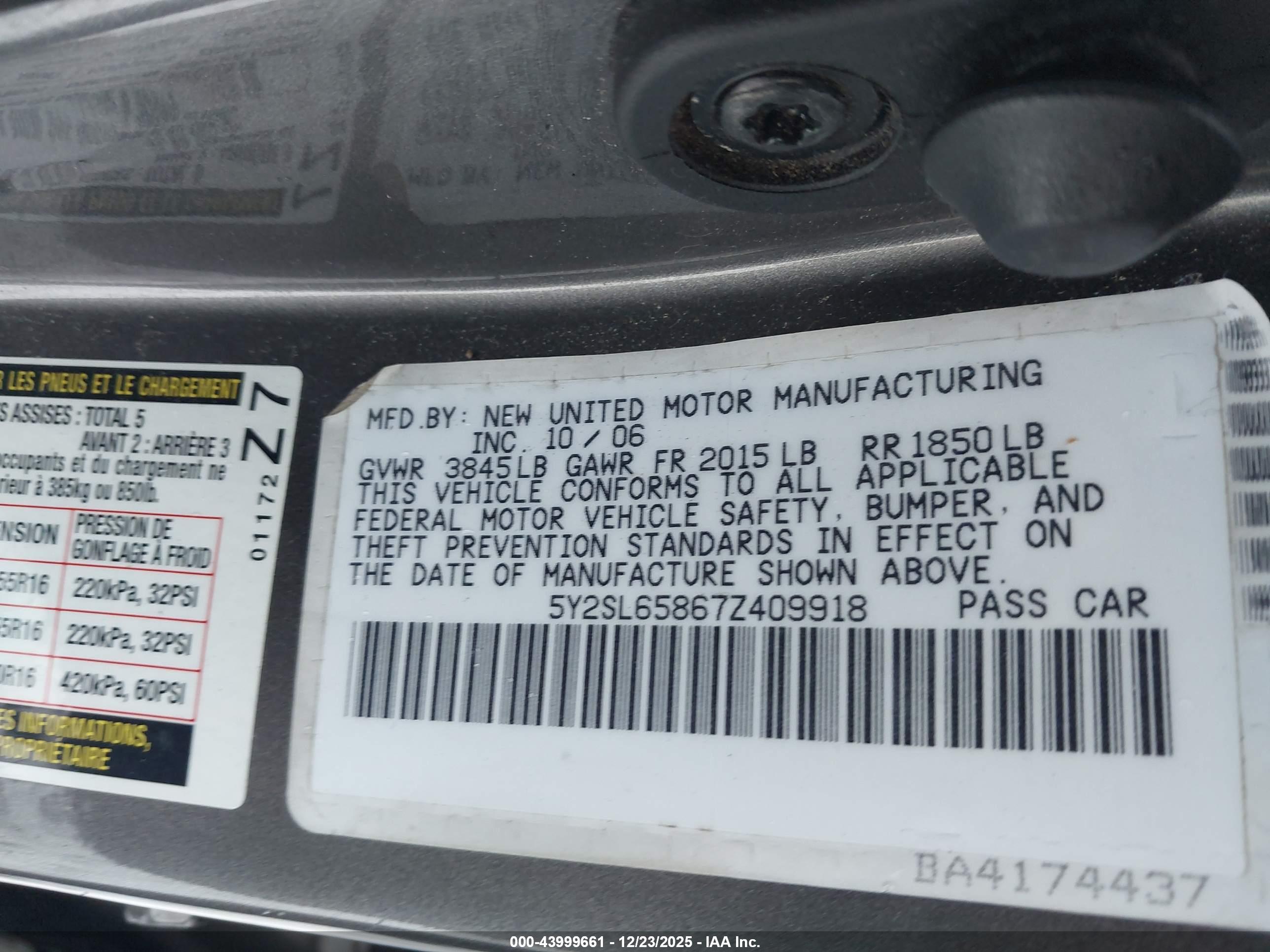 PONTIAC VIBE image 9