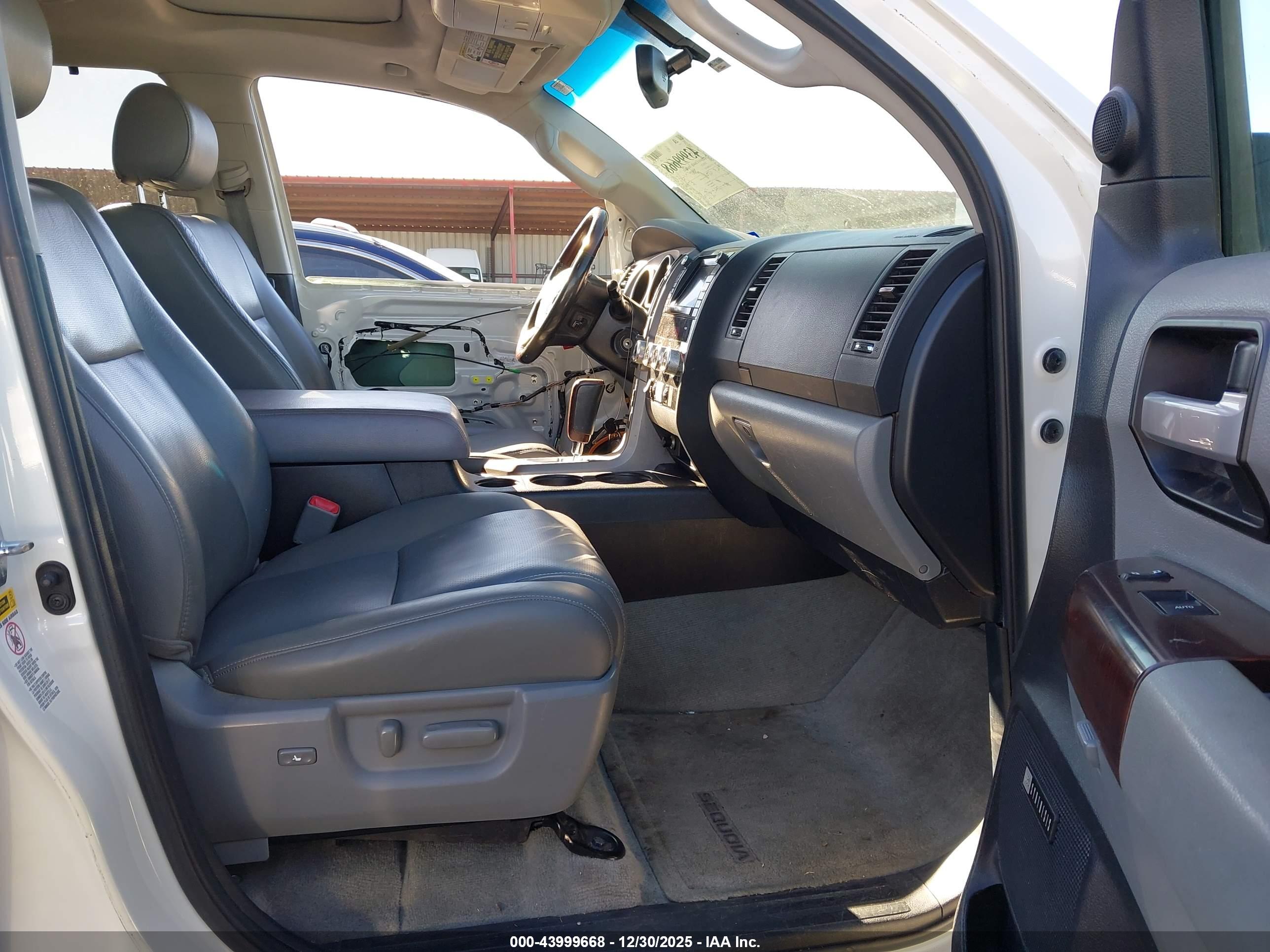 TOYOTA SEQUOIA image 5
