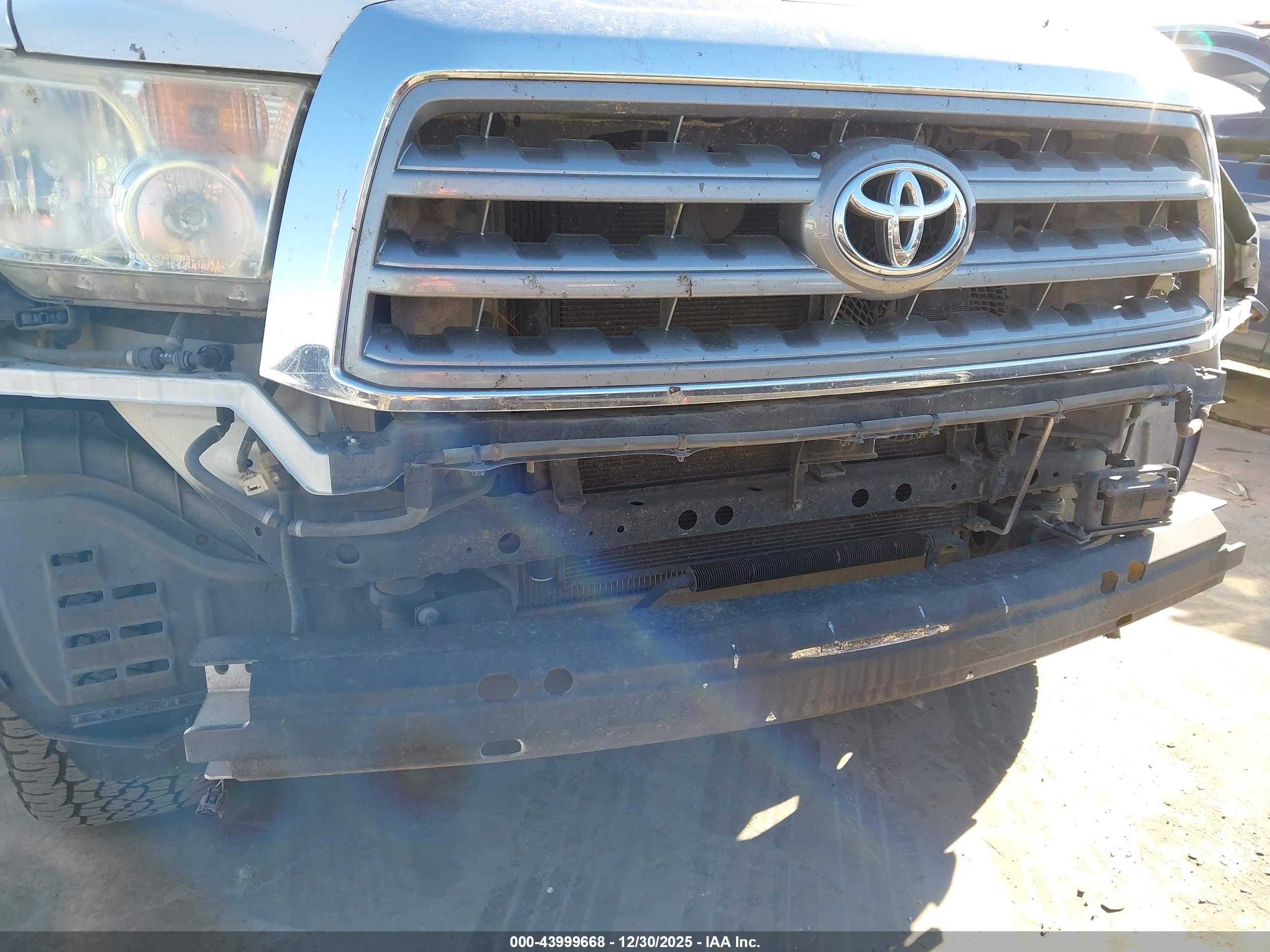 TOYOTA SEQUOIA image 6