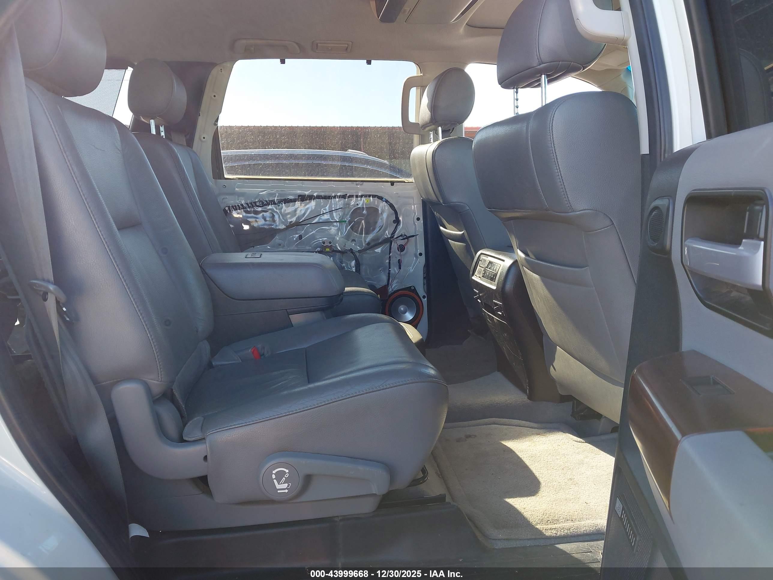 TOYOTA SEQUOIA image 8
