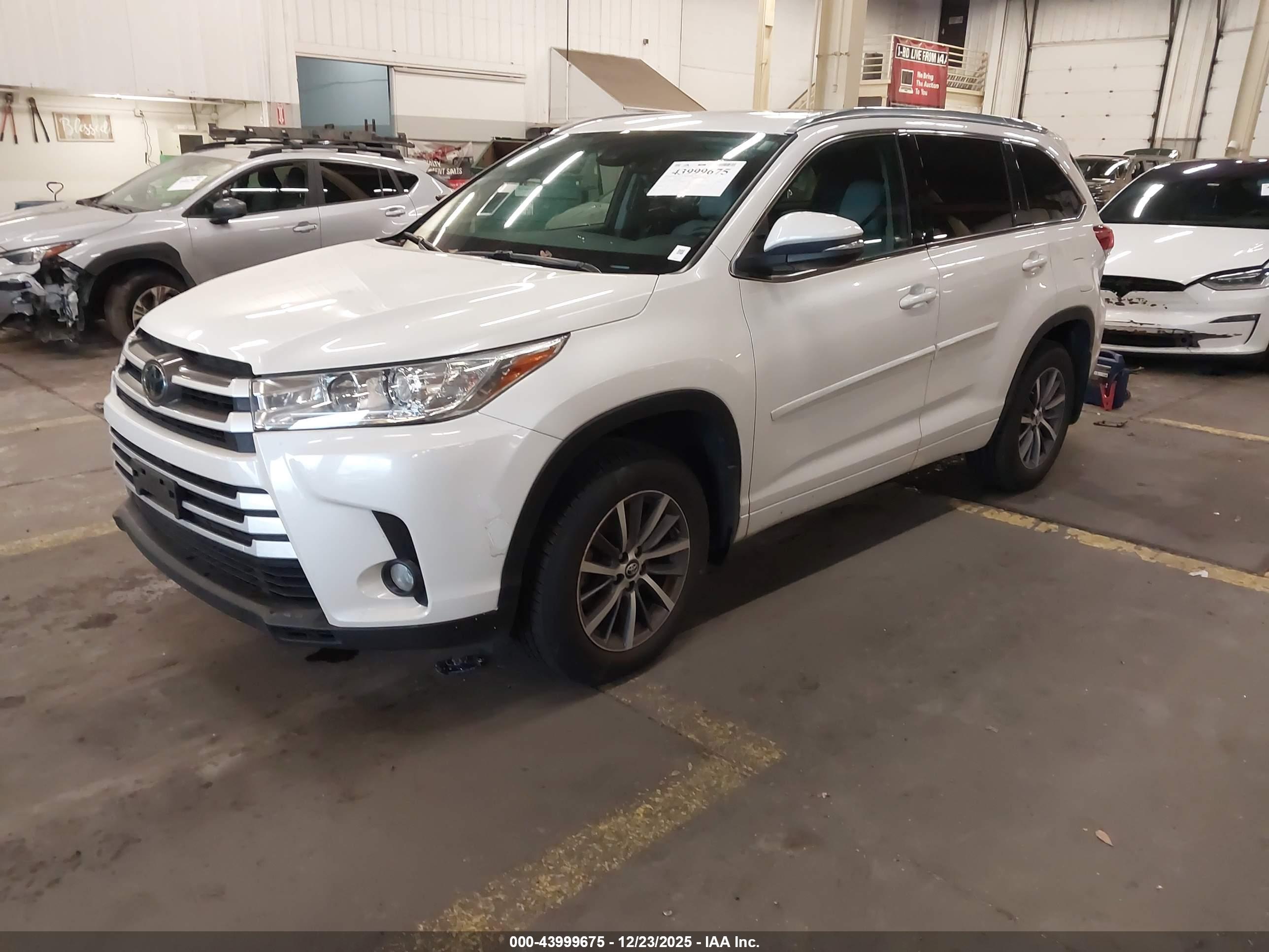 TOYOTA HIGHLANDER image 2