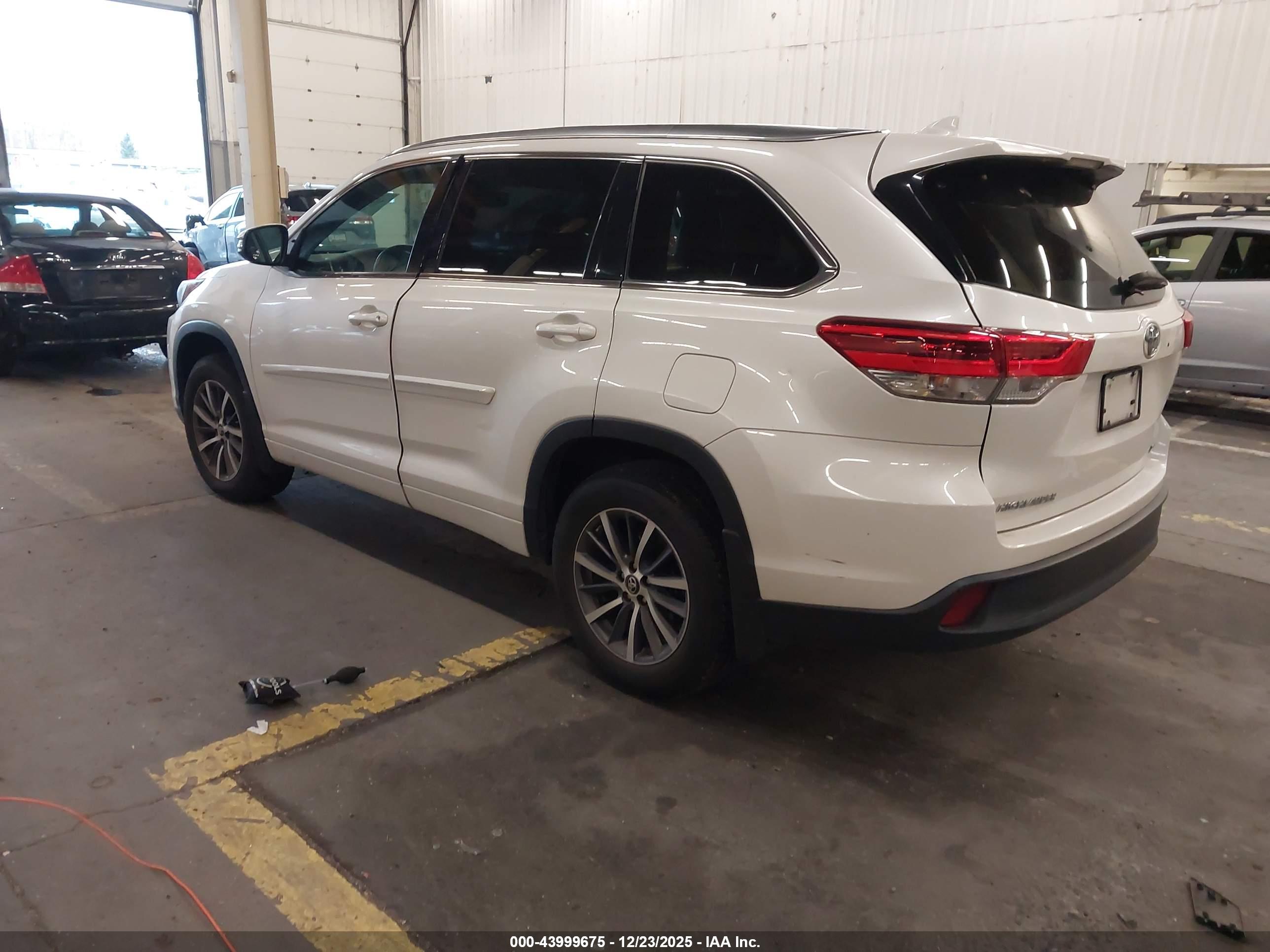 TOYOTA HIGHLANDER image 3