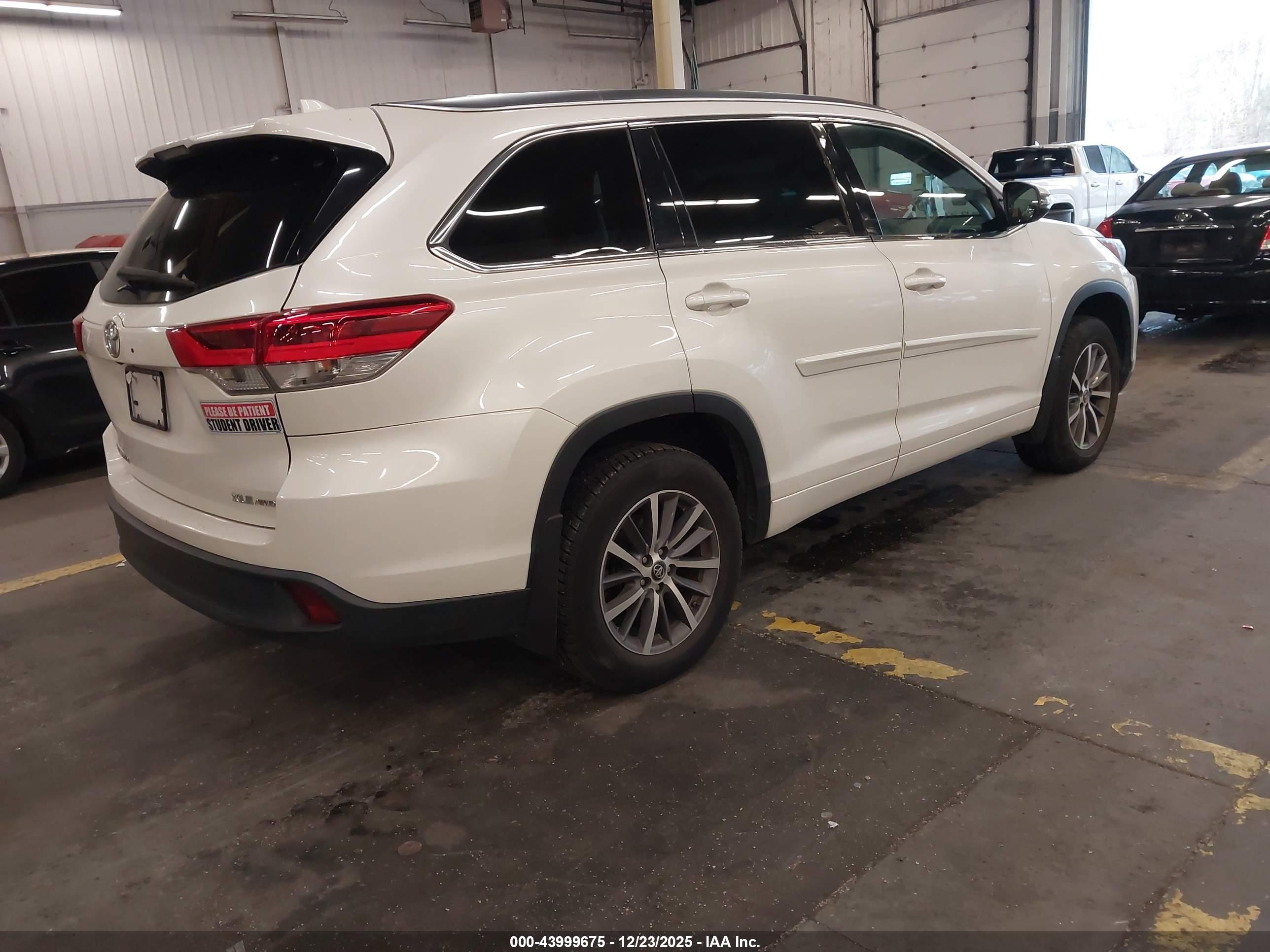 TOYOTA HIGHLANDER image 4