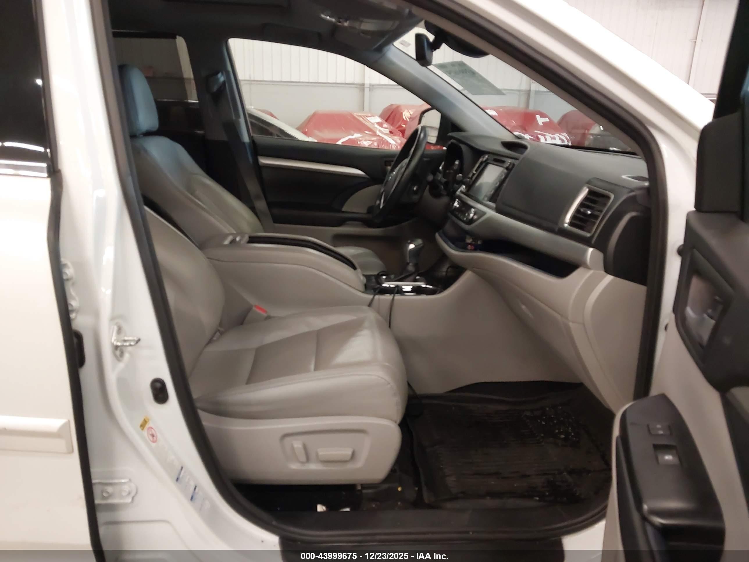 TOYOTA HIGHLANDER image 5