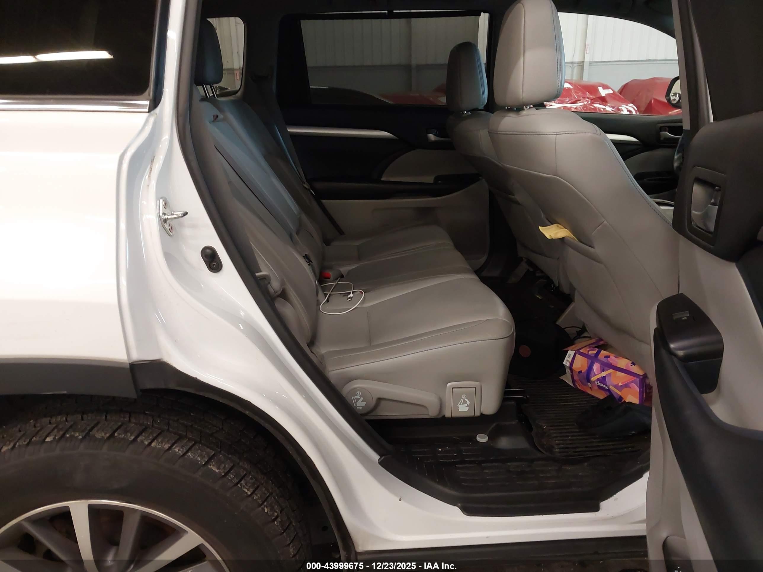 TOYOTA HIGHLANDER image 8