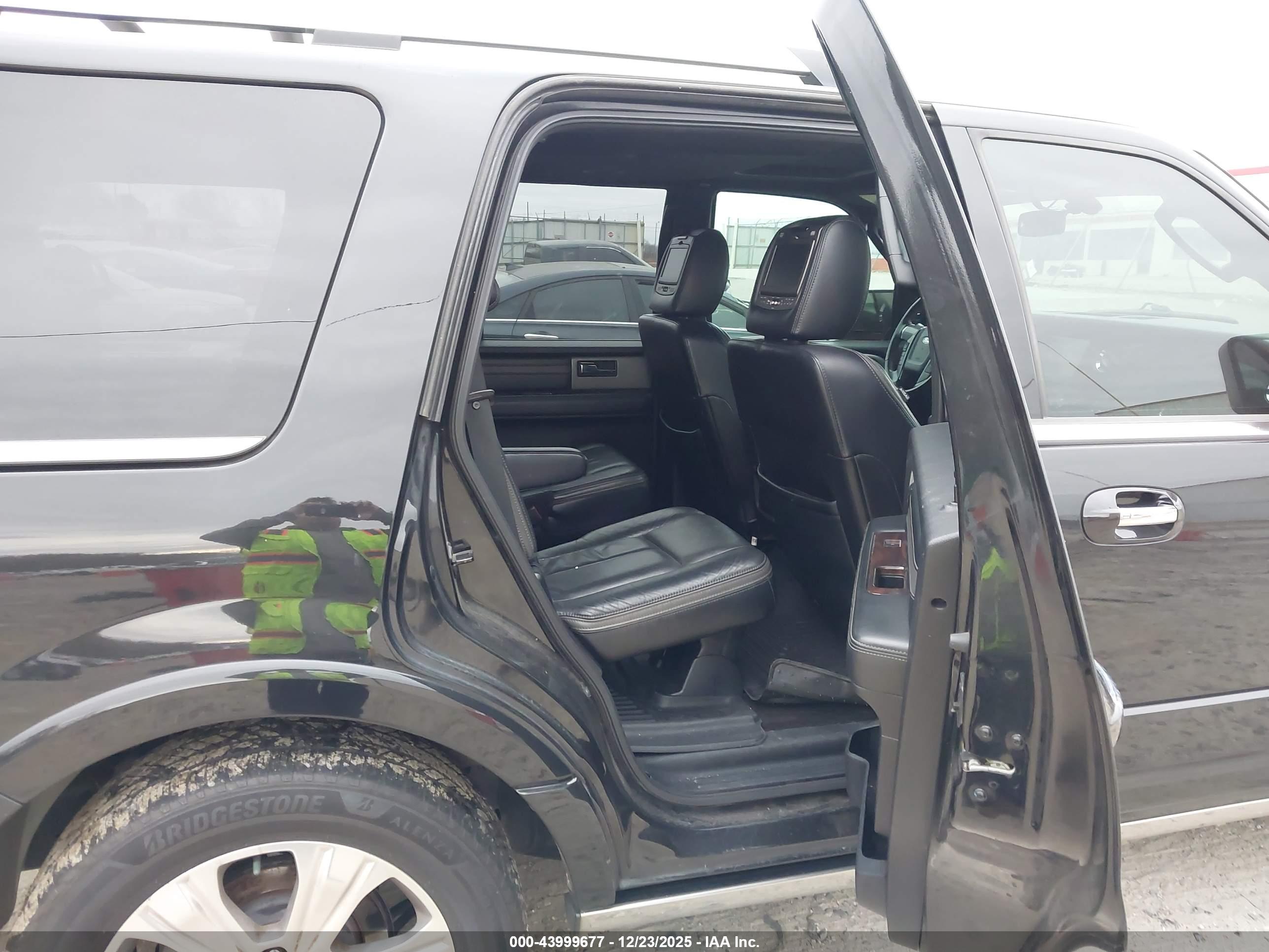 FORD EXPEDITION image 8