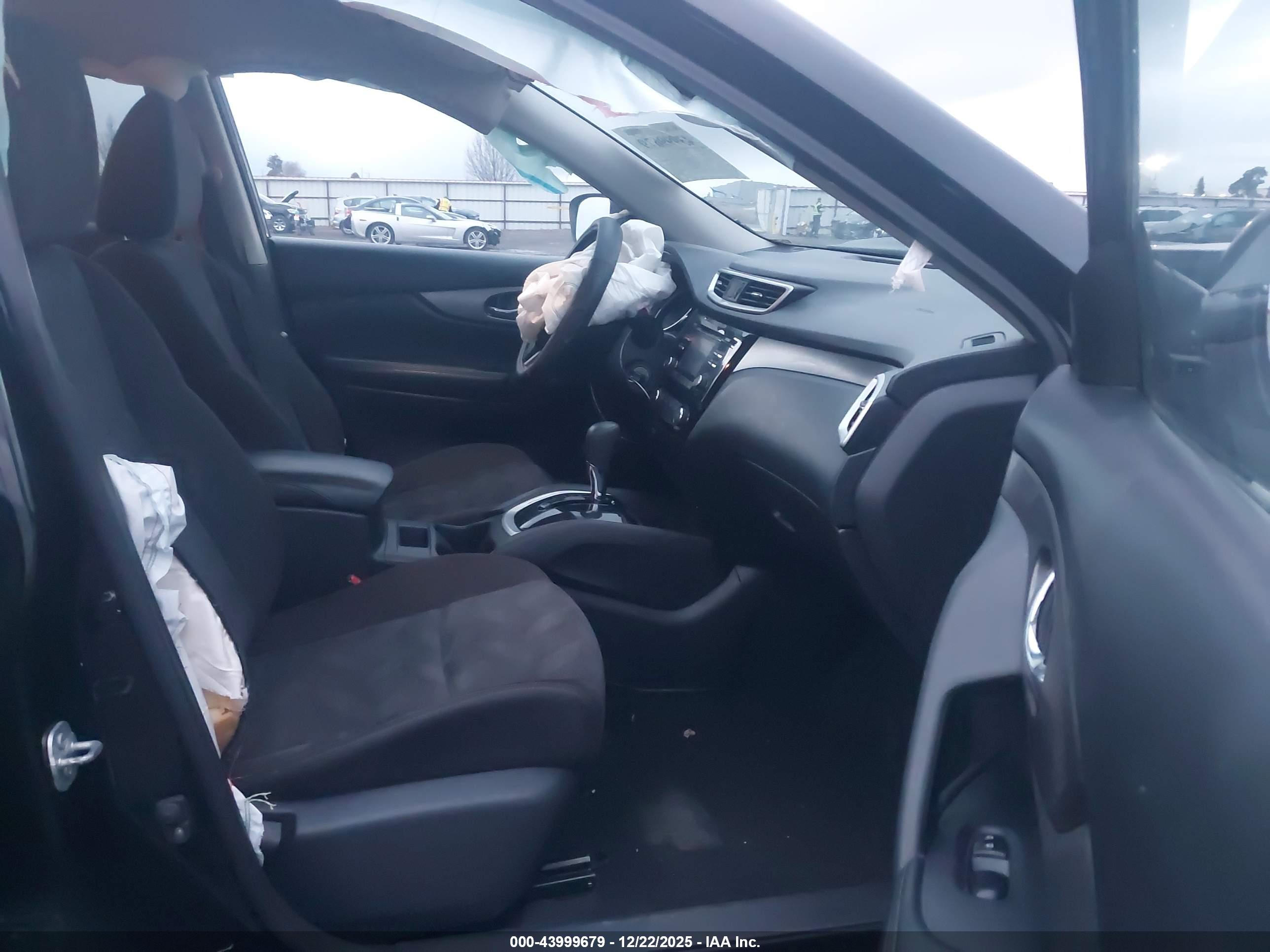 NISSAN ROGUE image 5