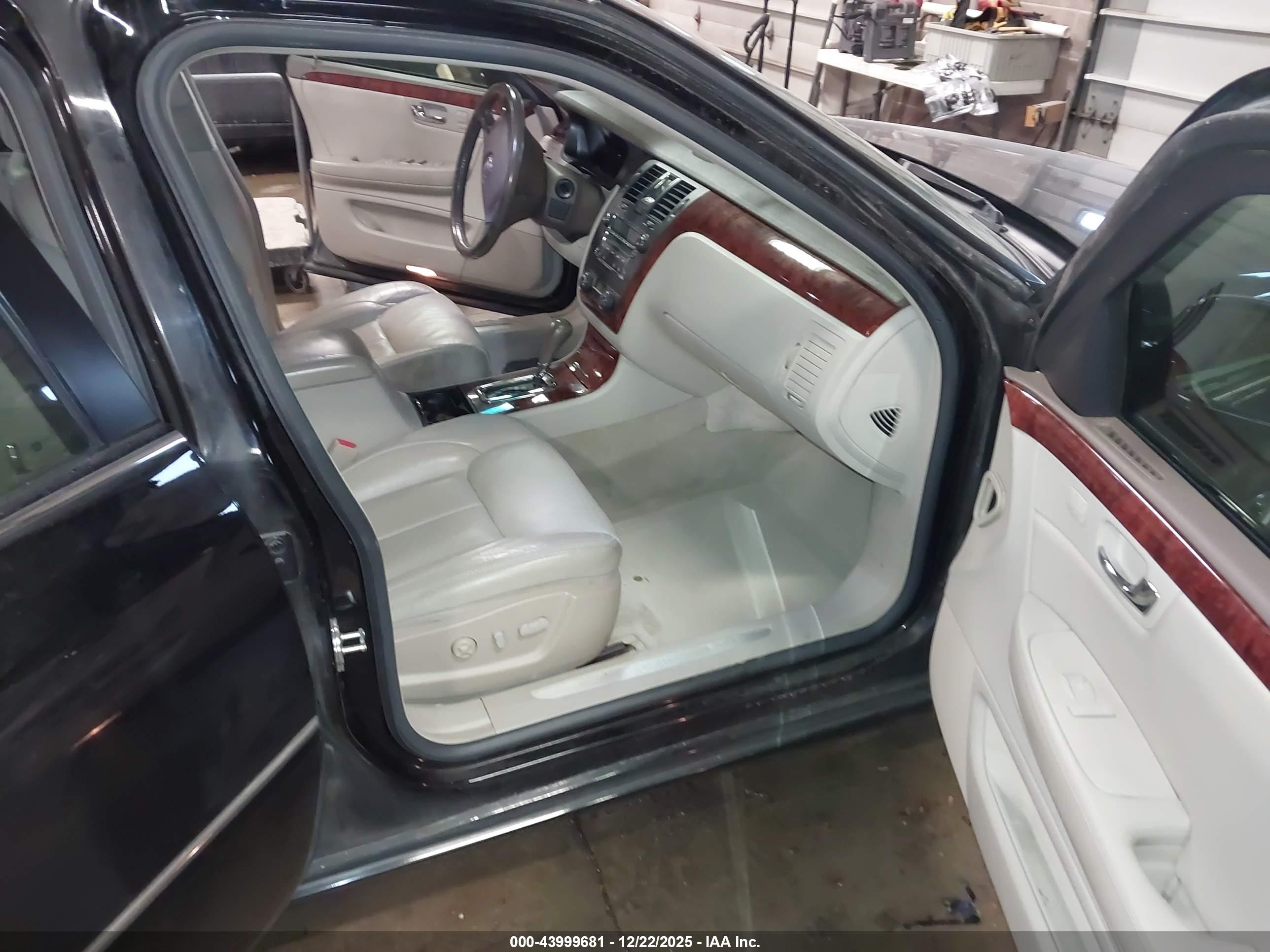 CADILLAC DTS image 5