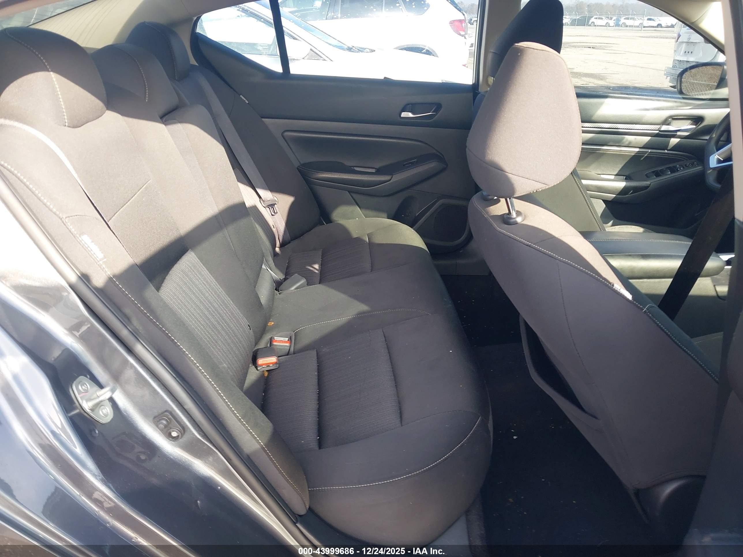 NISSAN ALTIMA image 8