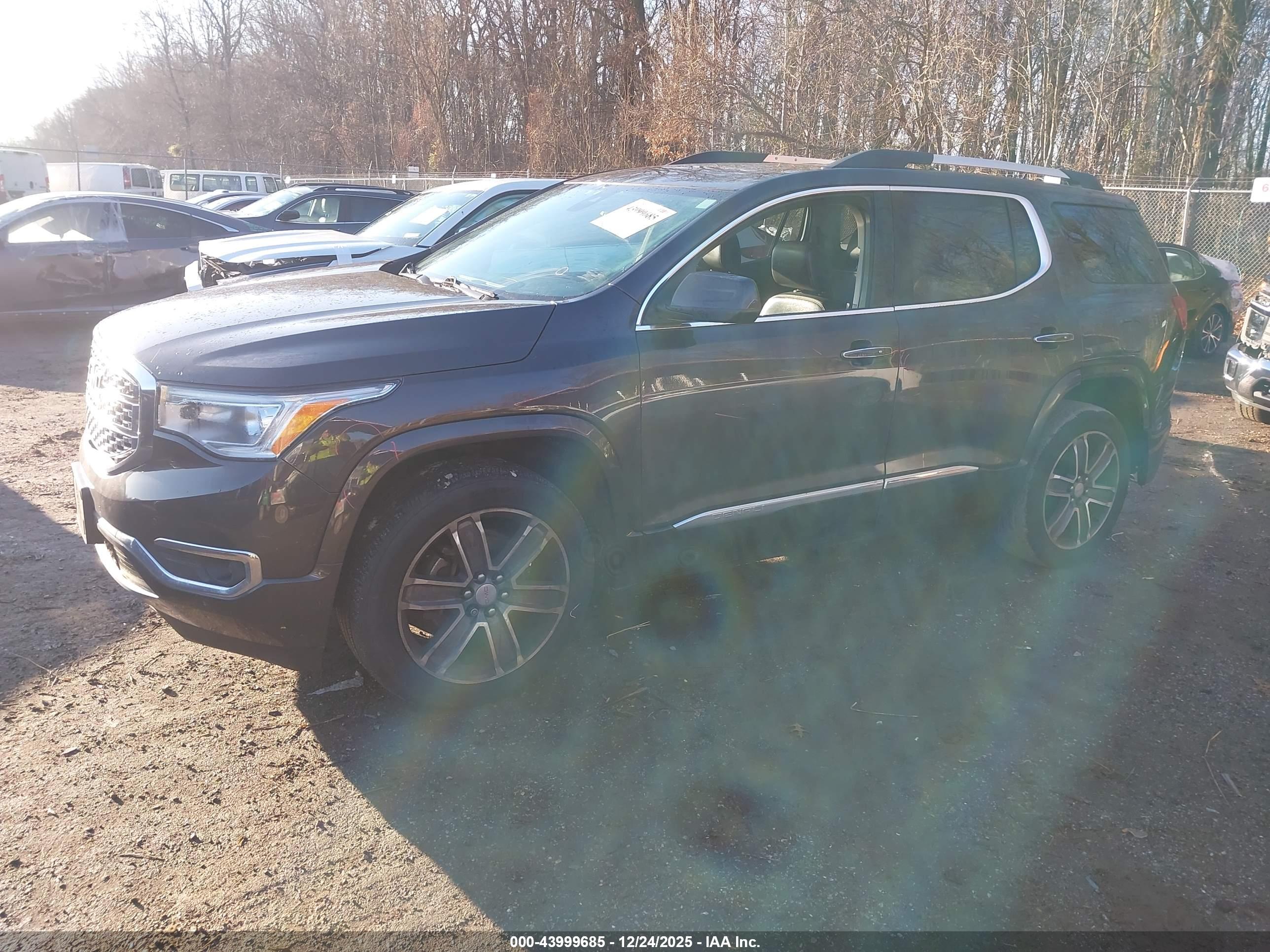 GMC ACADIA image 2