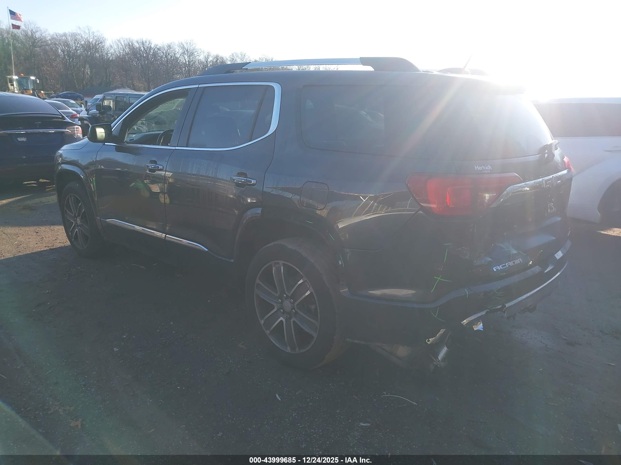 GMC ACADIA image 3