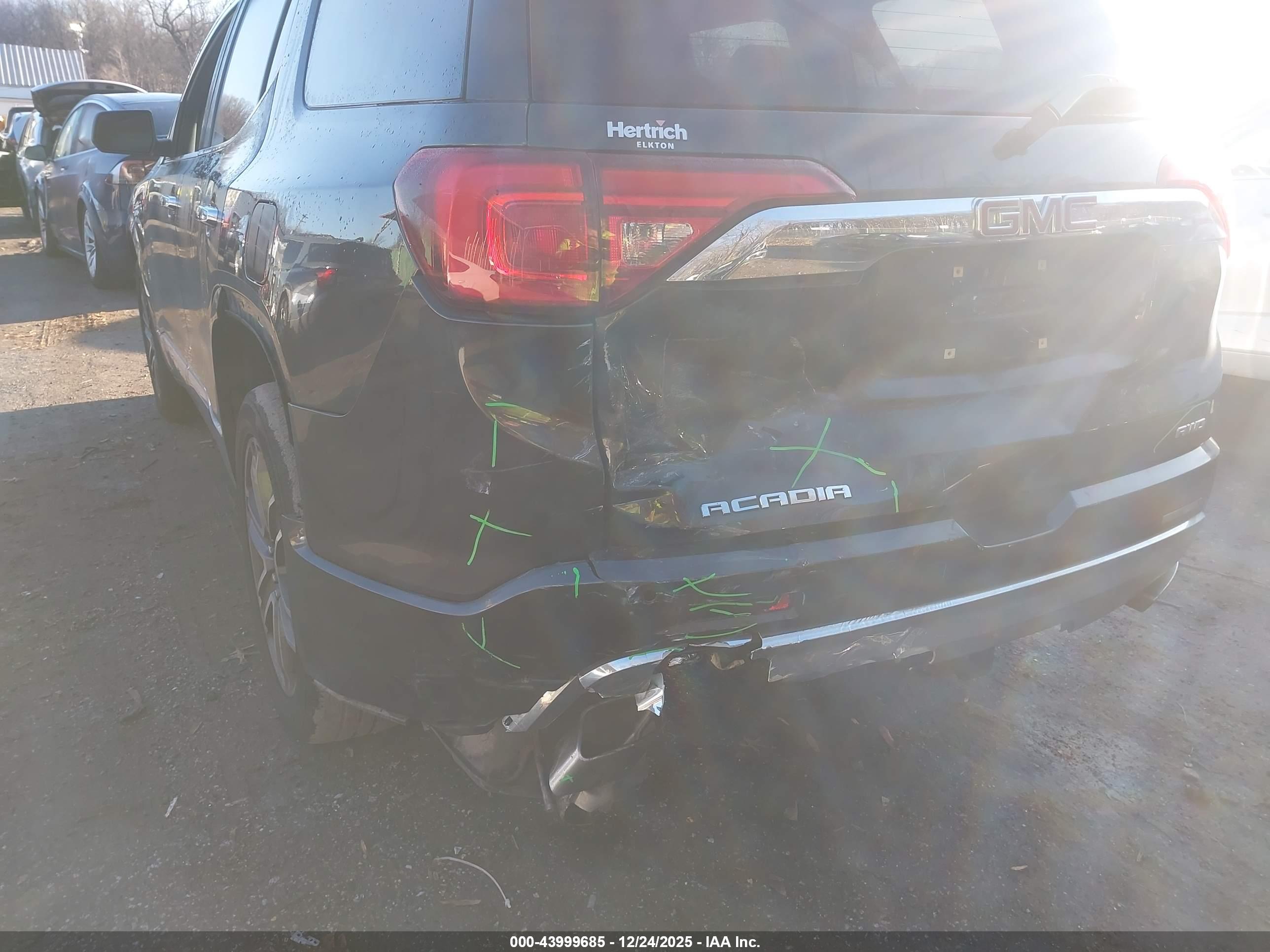 GMC ACADIA image 6