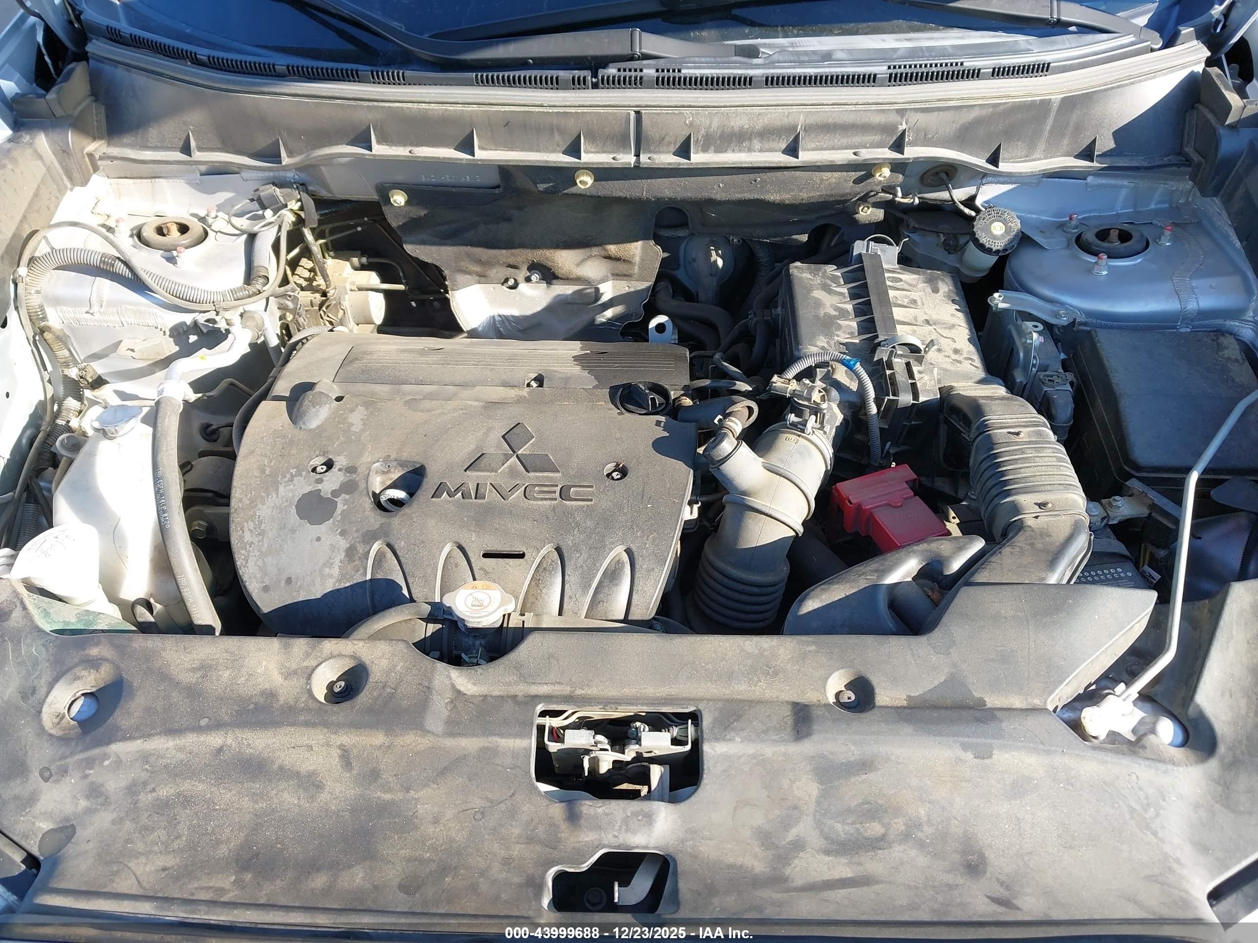 MITSUBISHI OUTLANDER image 10