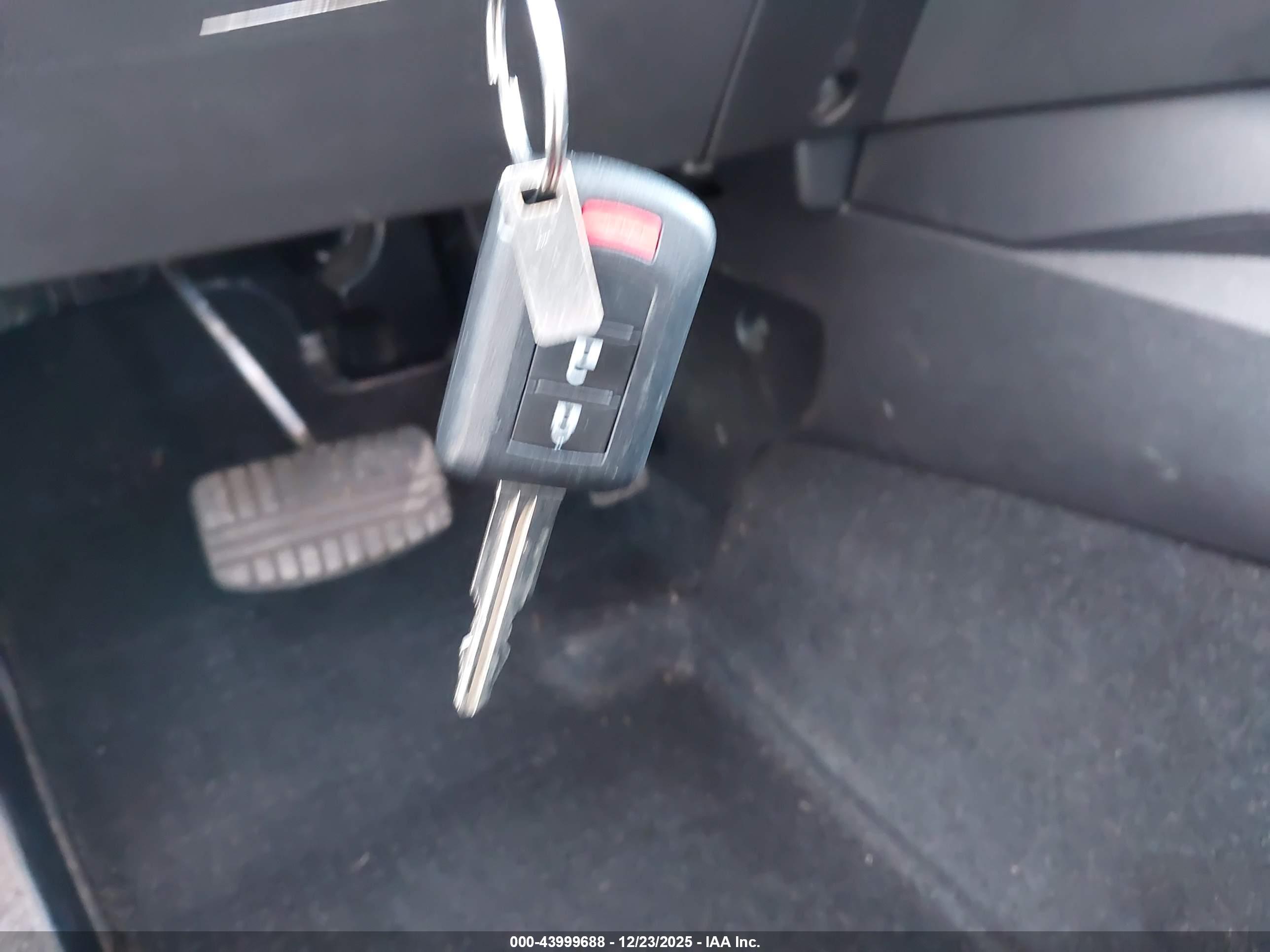 MITSUBISHI OUTLANDER image 11