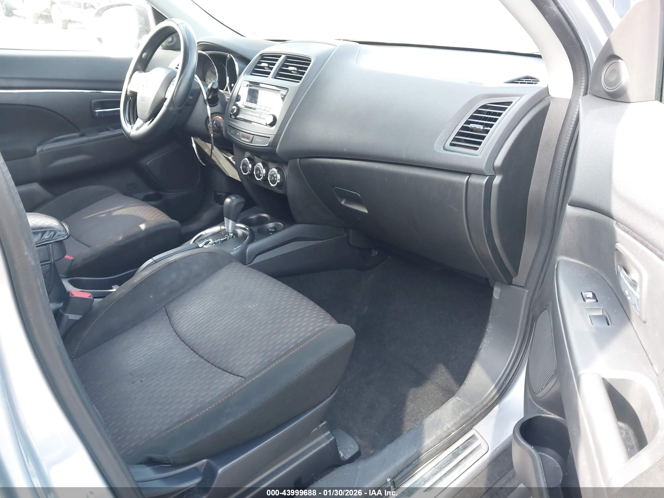 MITSUBISHI OUTLANDER image 5