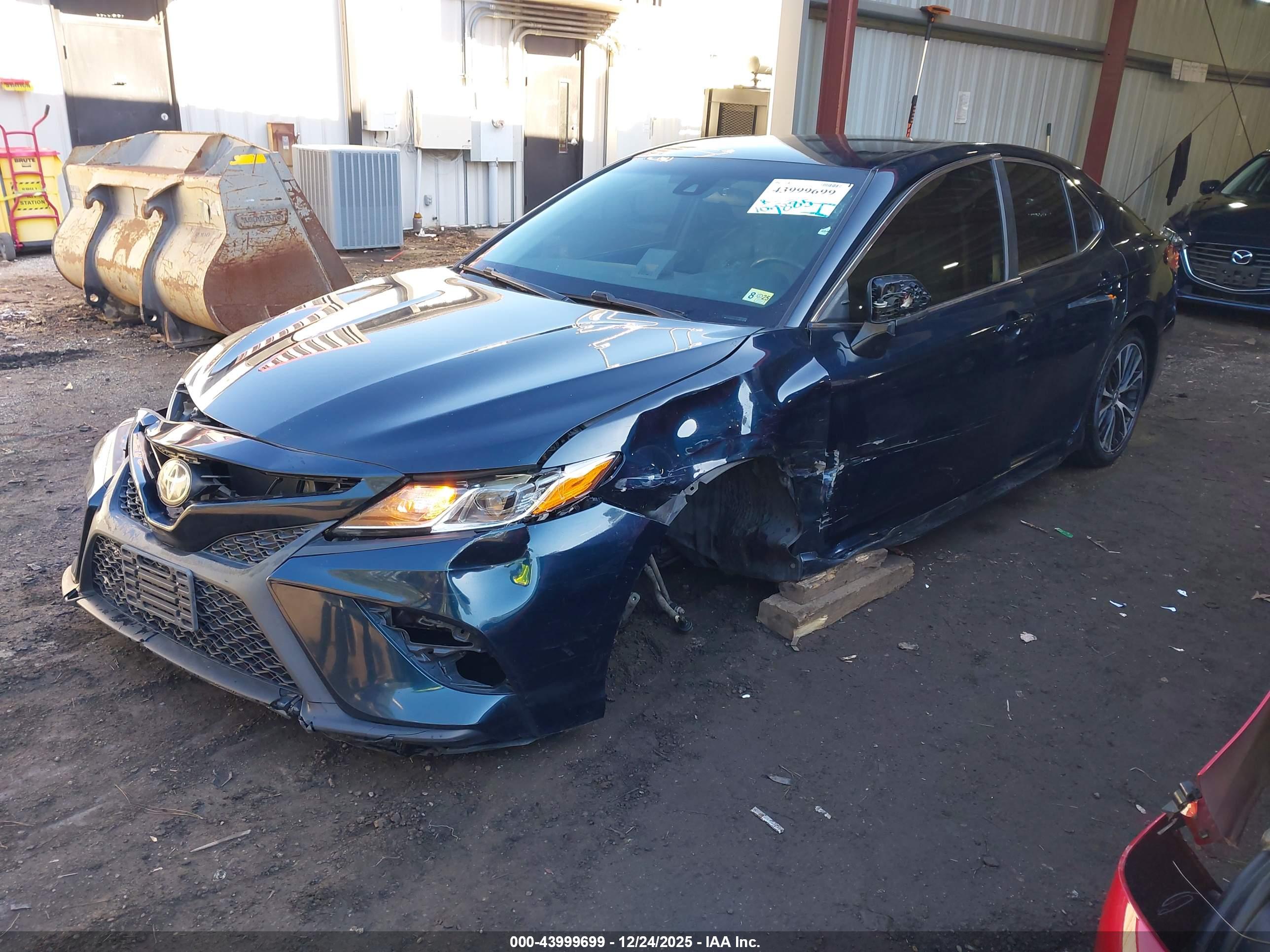 TOYOTA CAMRY image 2