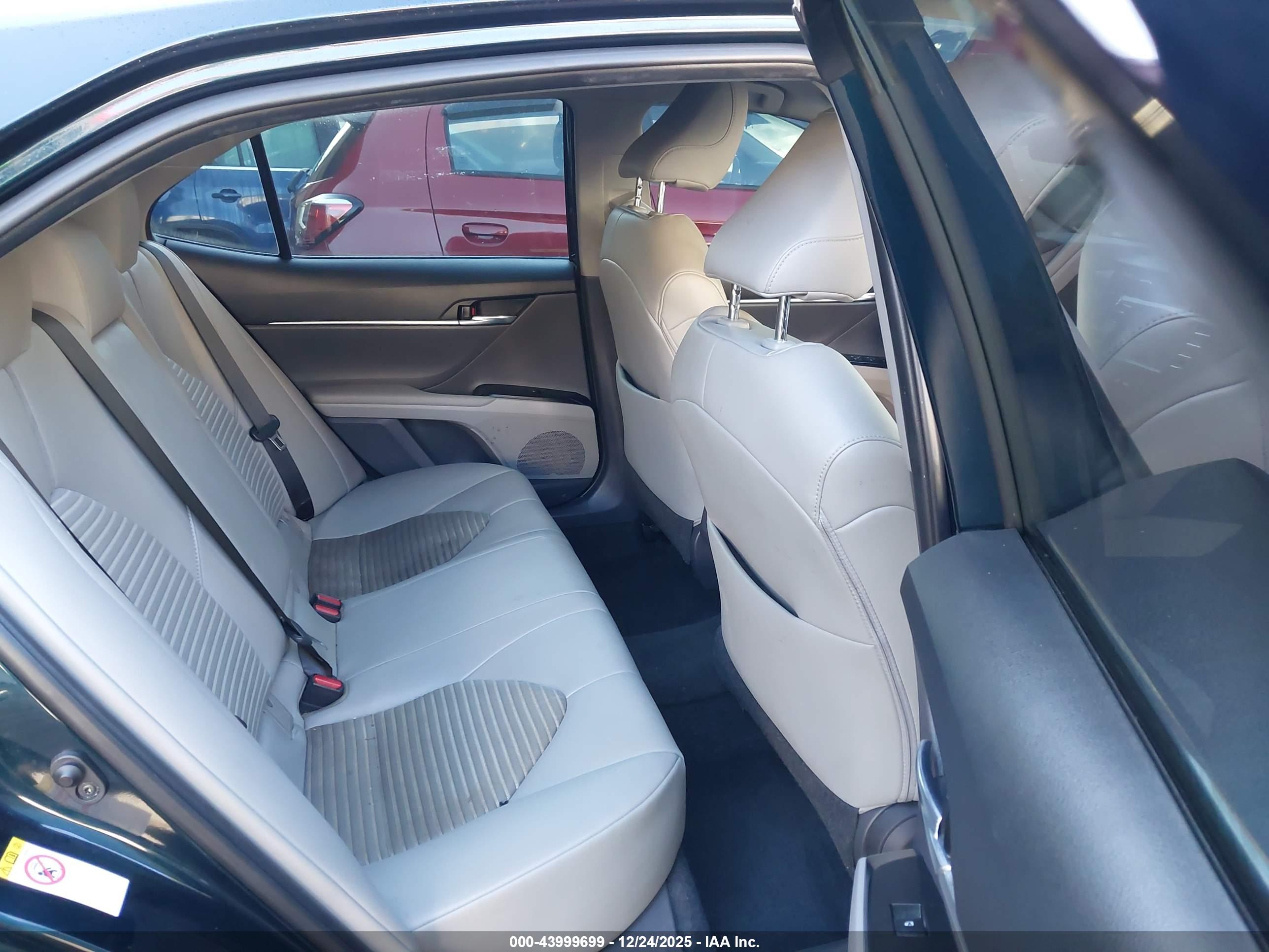 TOYOTA CAMRY image 8