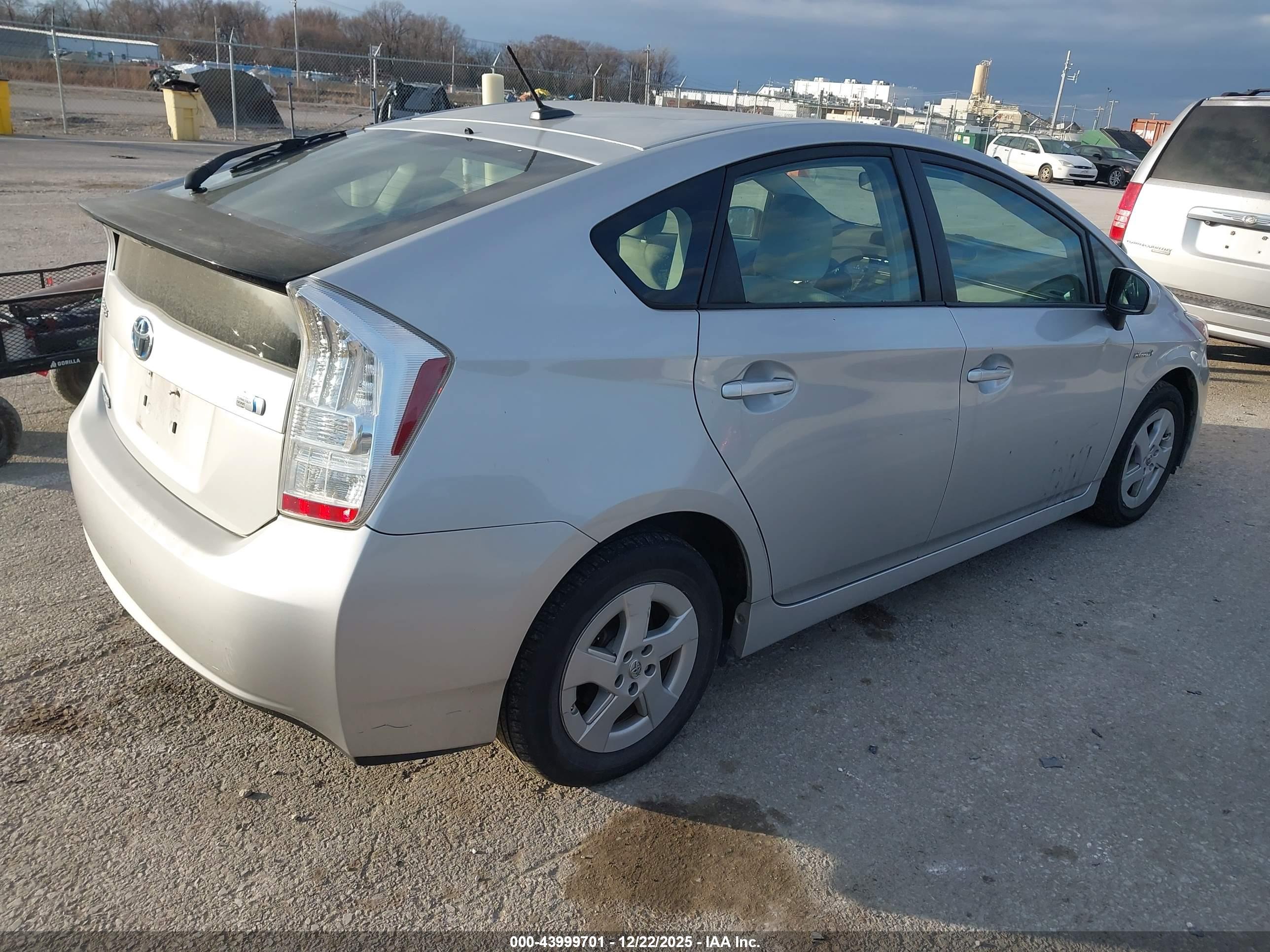 TOYOTA PRIUS image 2