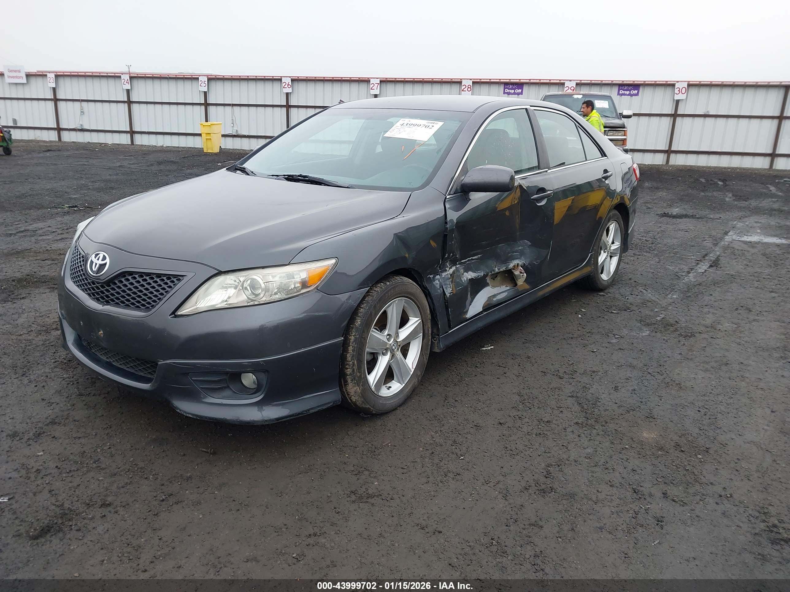 TOYOTA CAMRY image 2