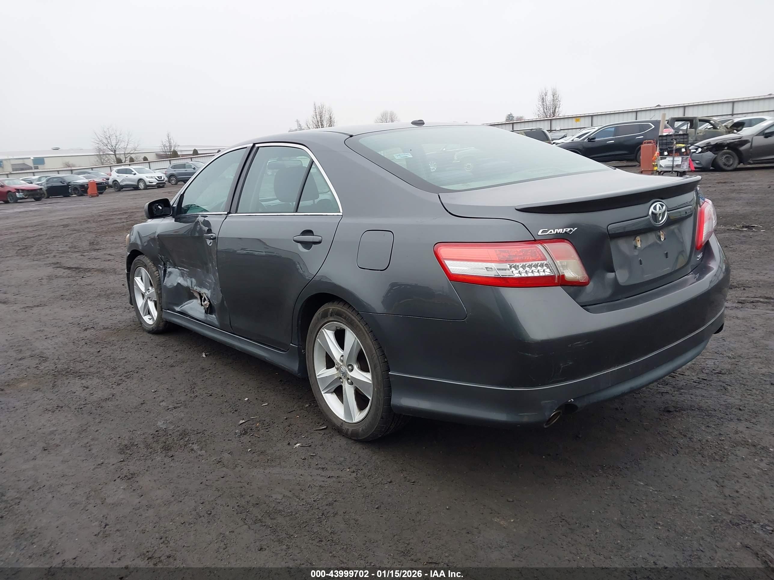 TOYOTA CAMRY image 3