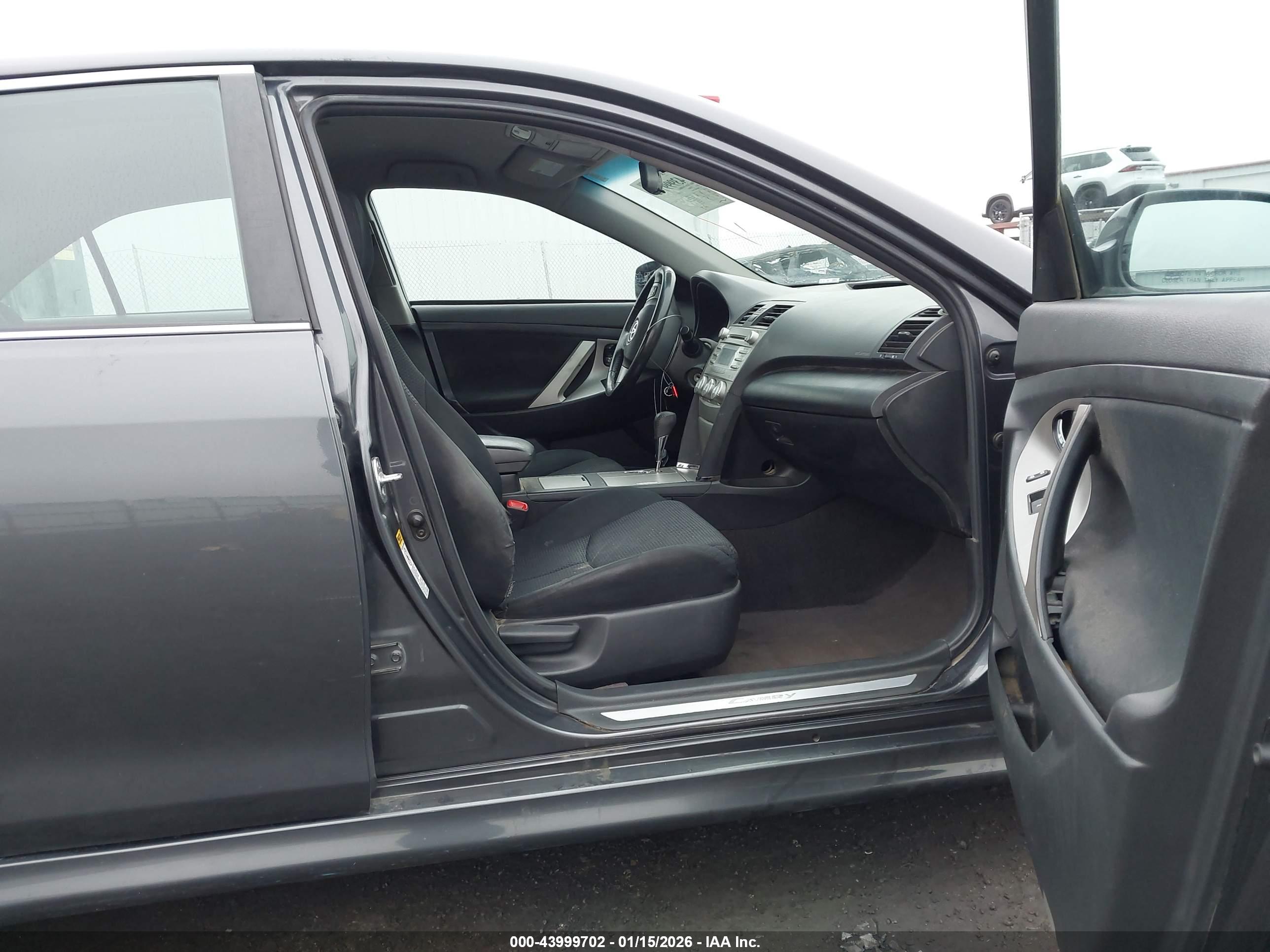 TOYOTA CAMRY image 5