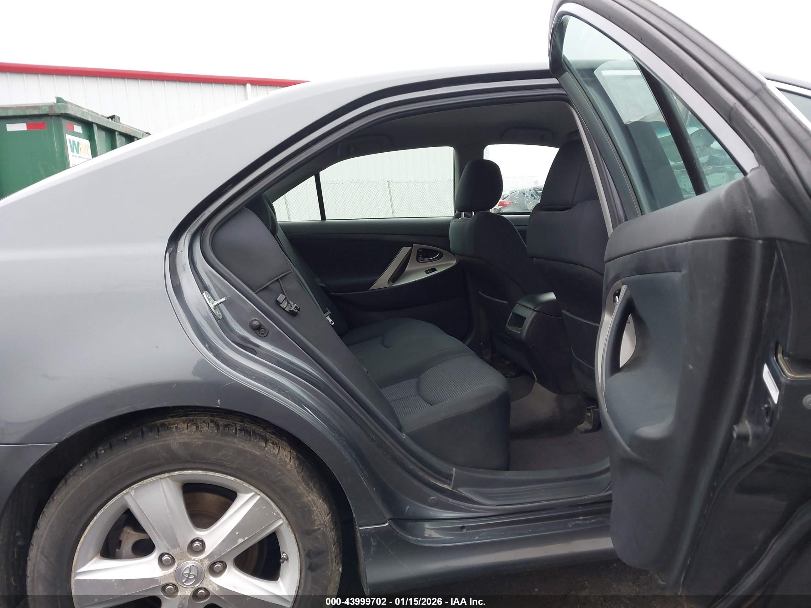 TOYOTA CAMRY image 8