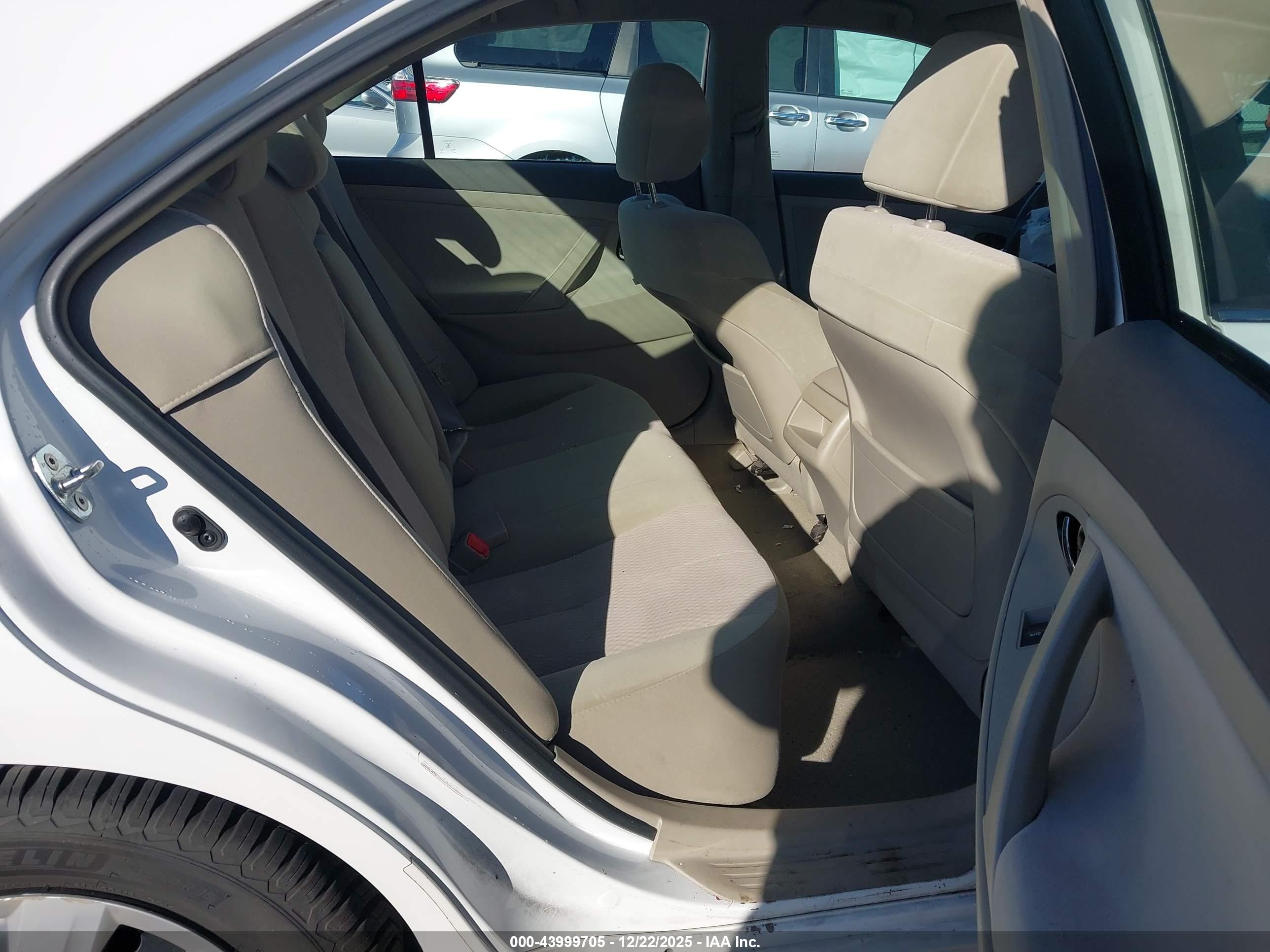 TOYOTA CAMRY image 8