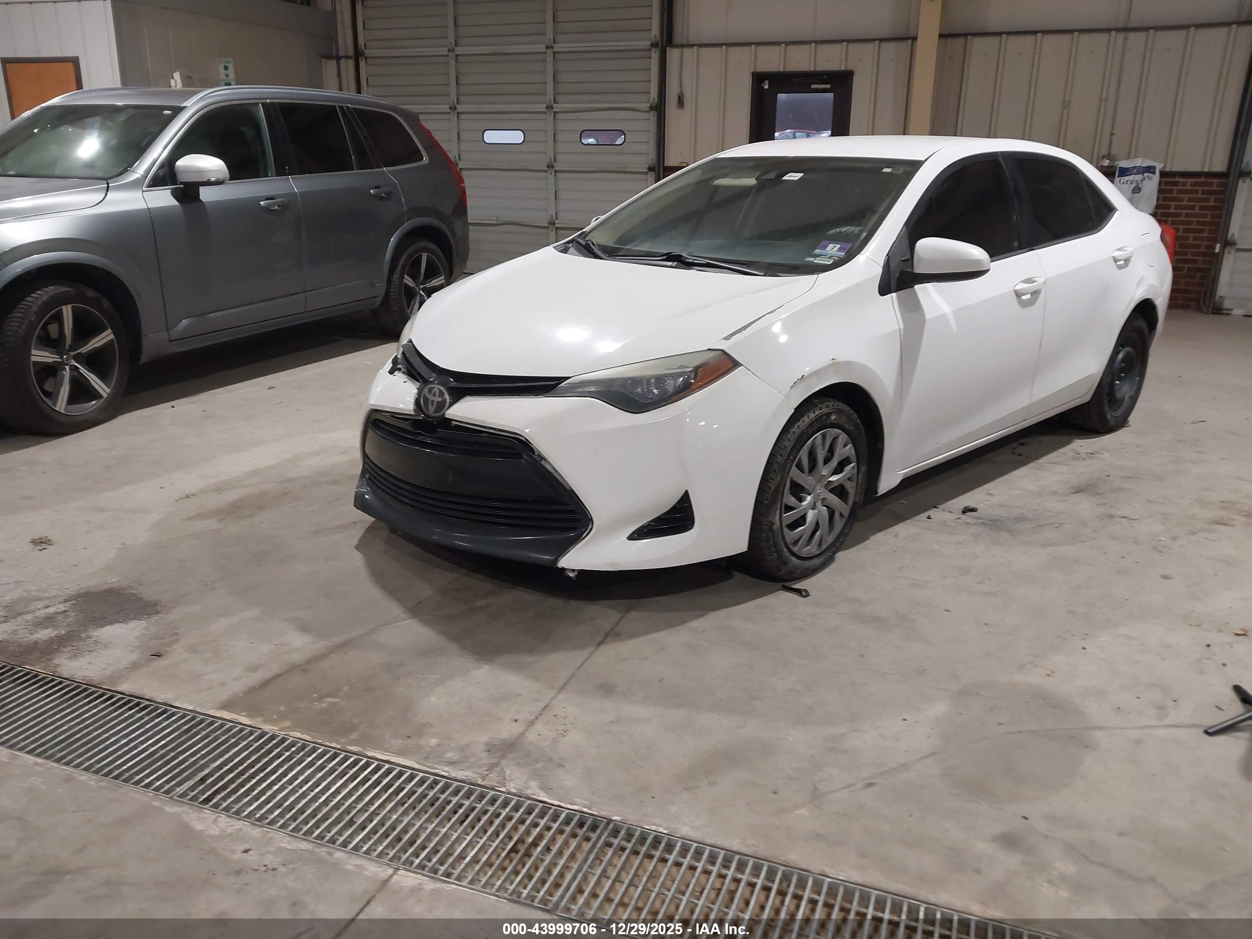 TOYOTA COROLLA image 2
