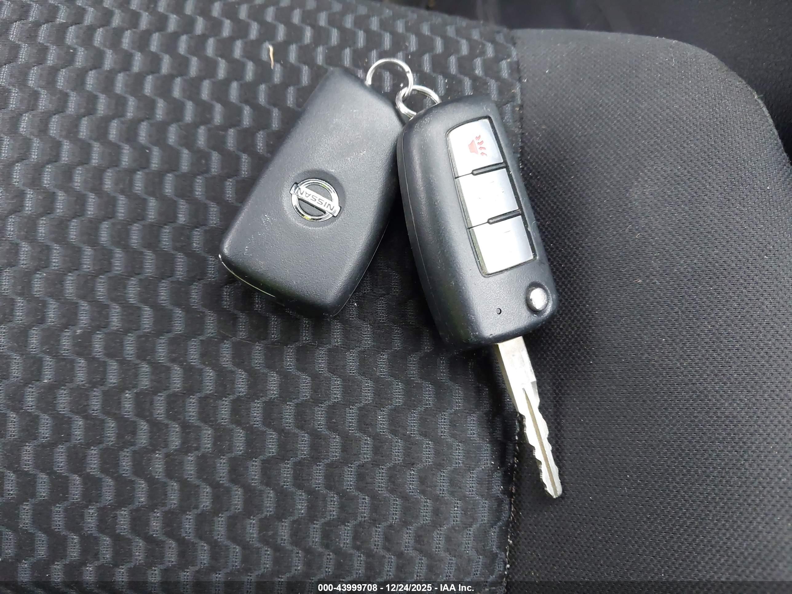 NISSAN ROGUE image 11