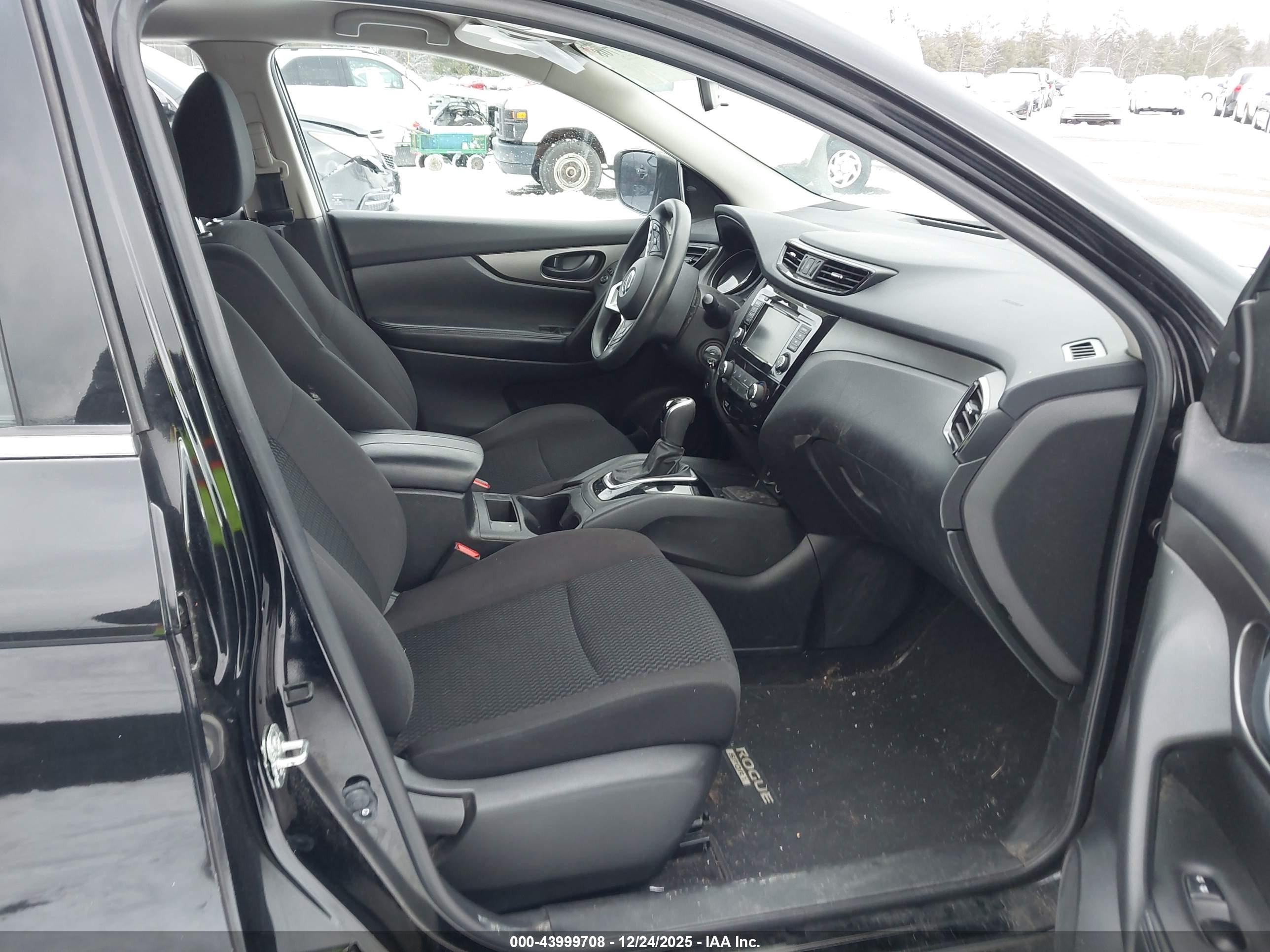 NISSAN ROGUE image 5