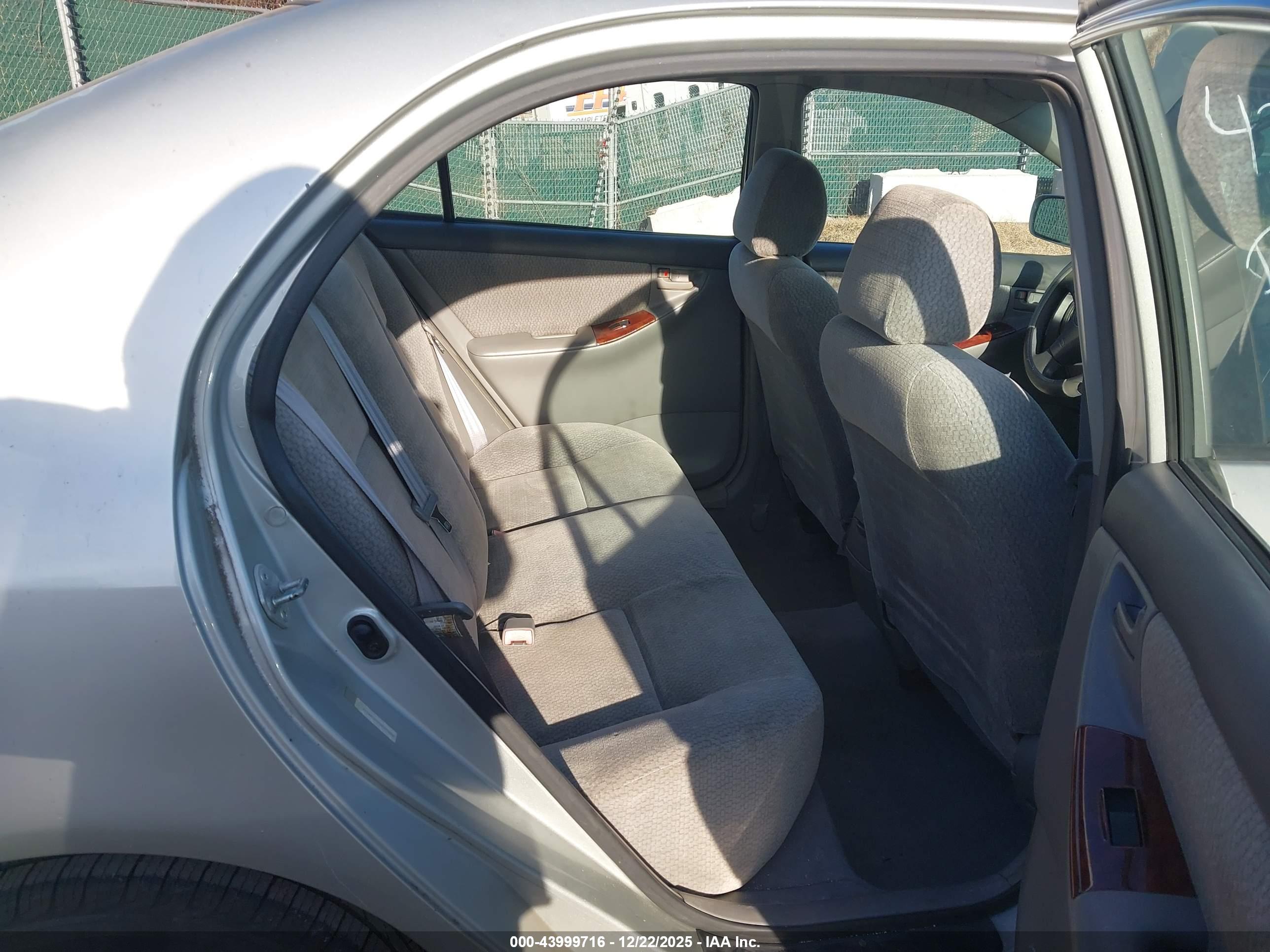 TOYOTA COROLLA image 8
